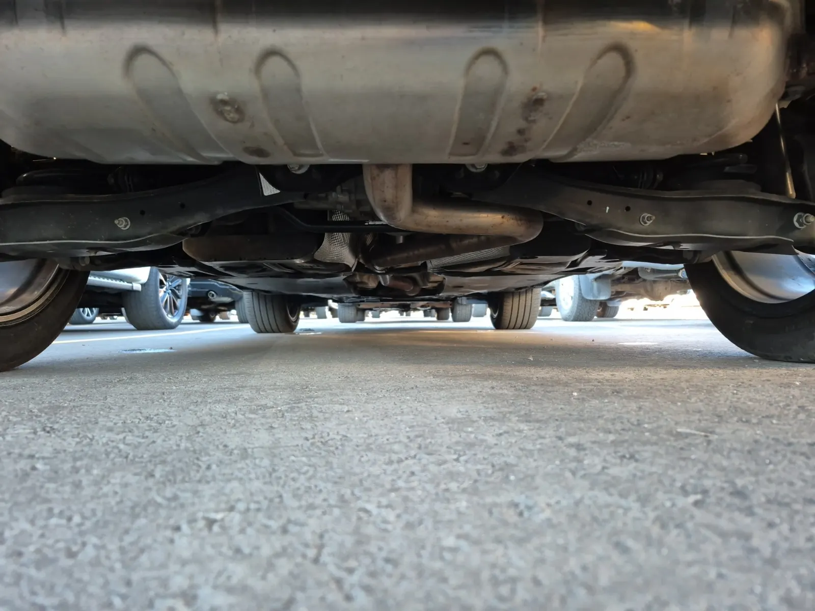 Undercarriage - Rear Photo
