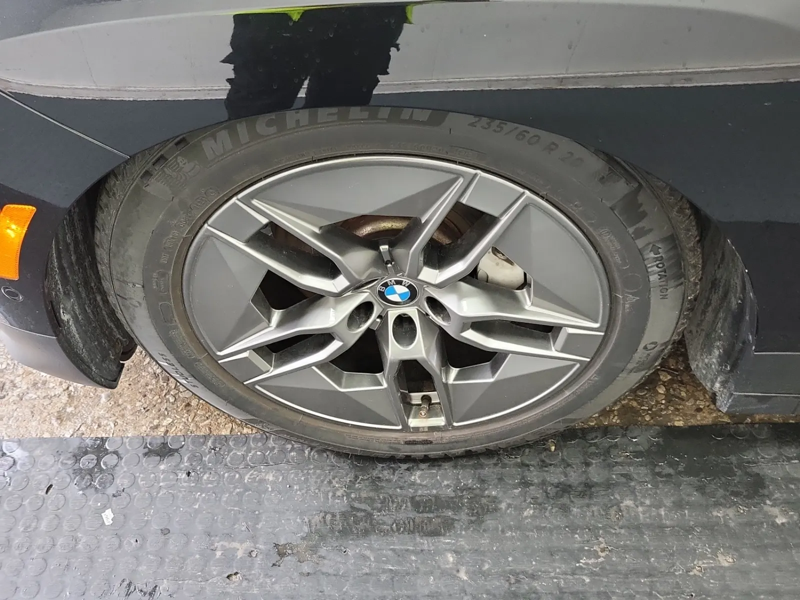 Front driver wheel/tire photo