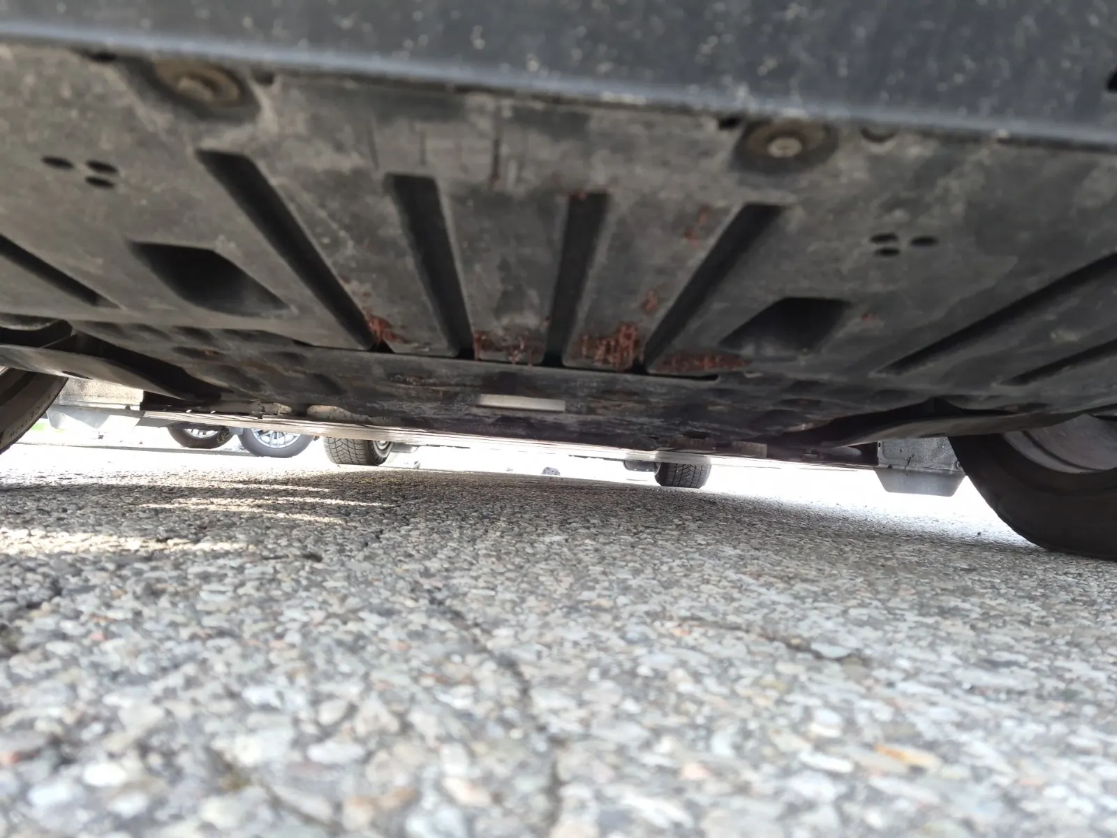 Undercarriage - Rear Photo