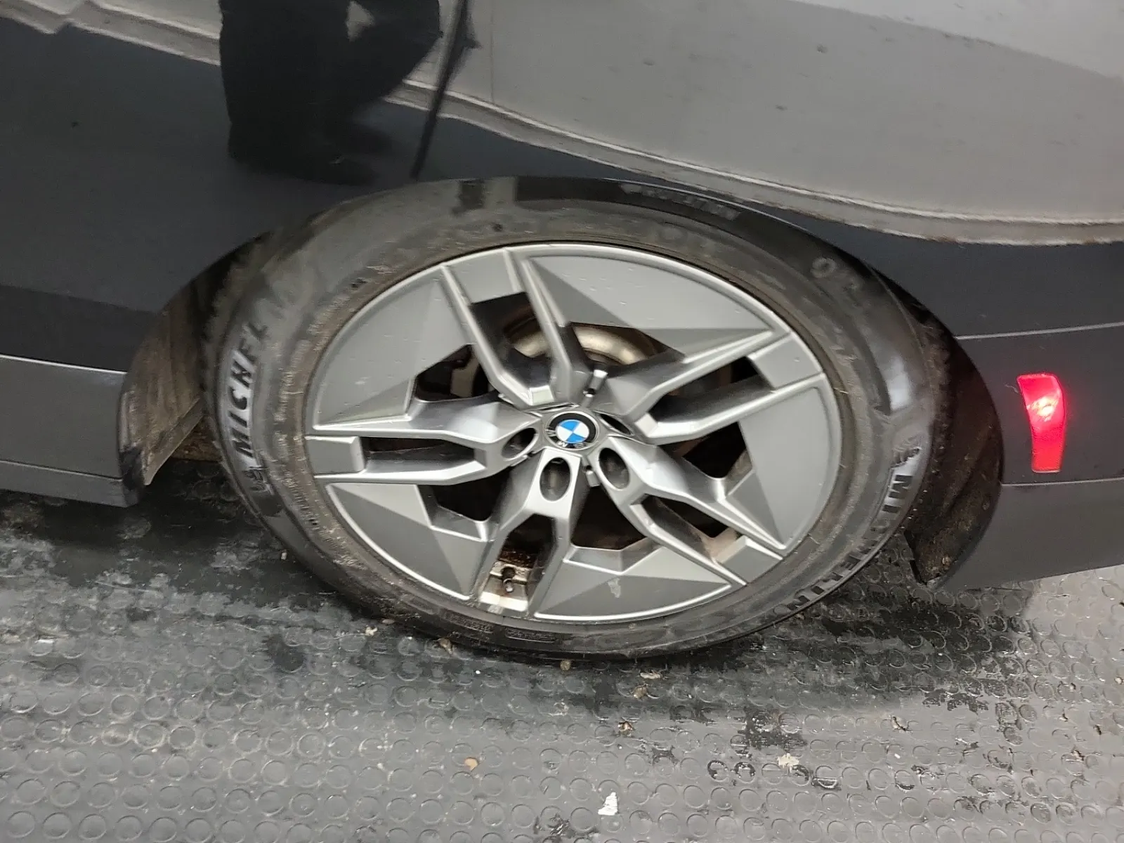 Left Rear Wheel/Tire Photo
