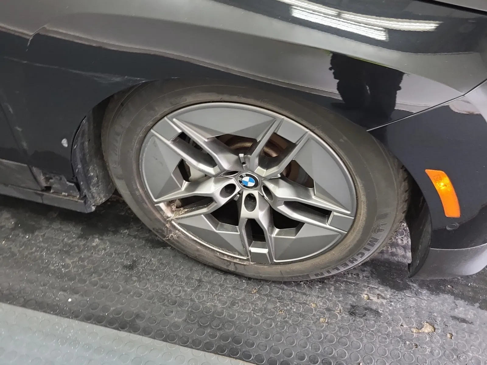 Right Front Wheel/Tire Photo