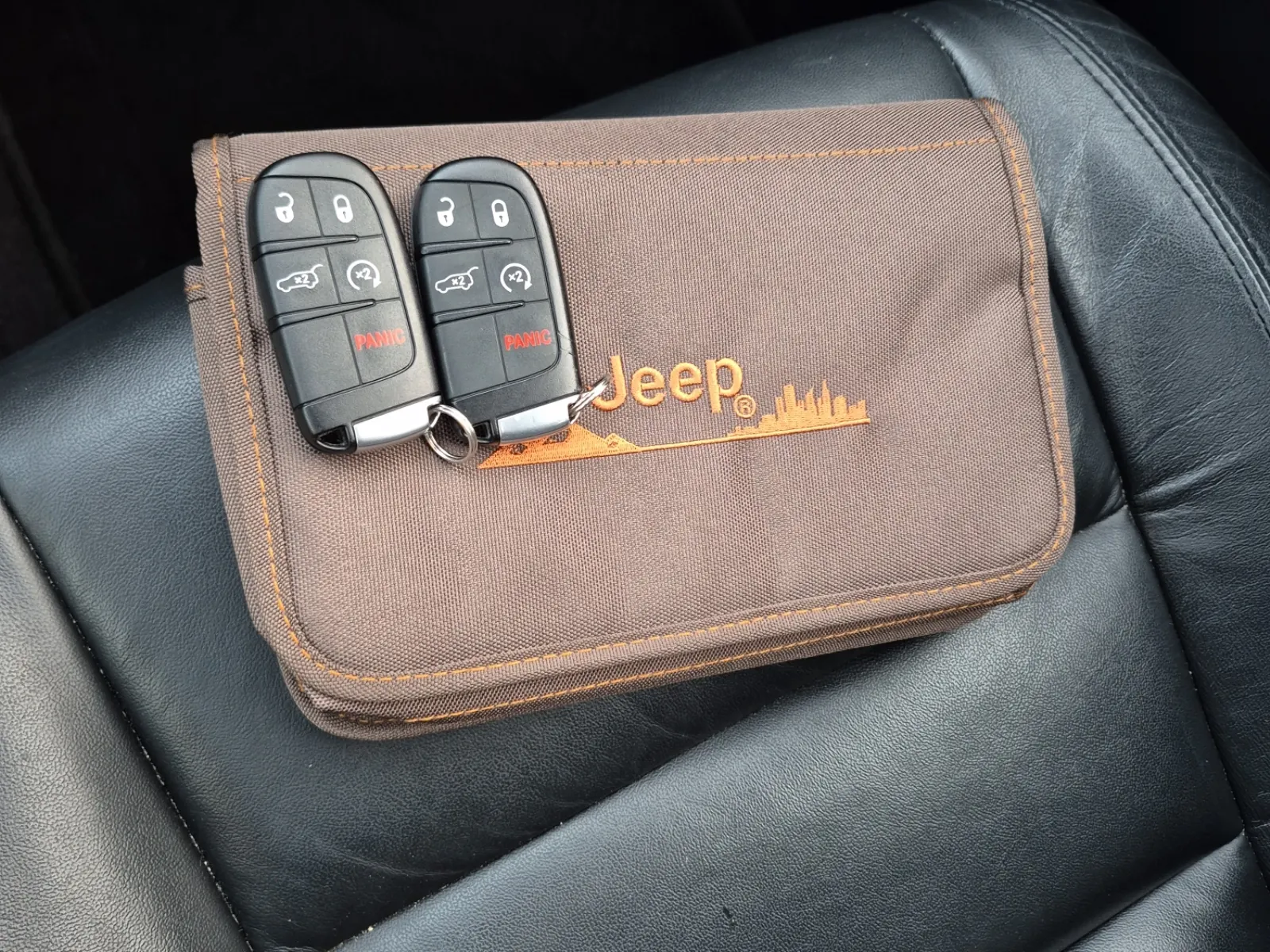 Keys/Fobs/Manual Photo