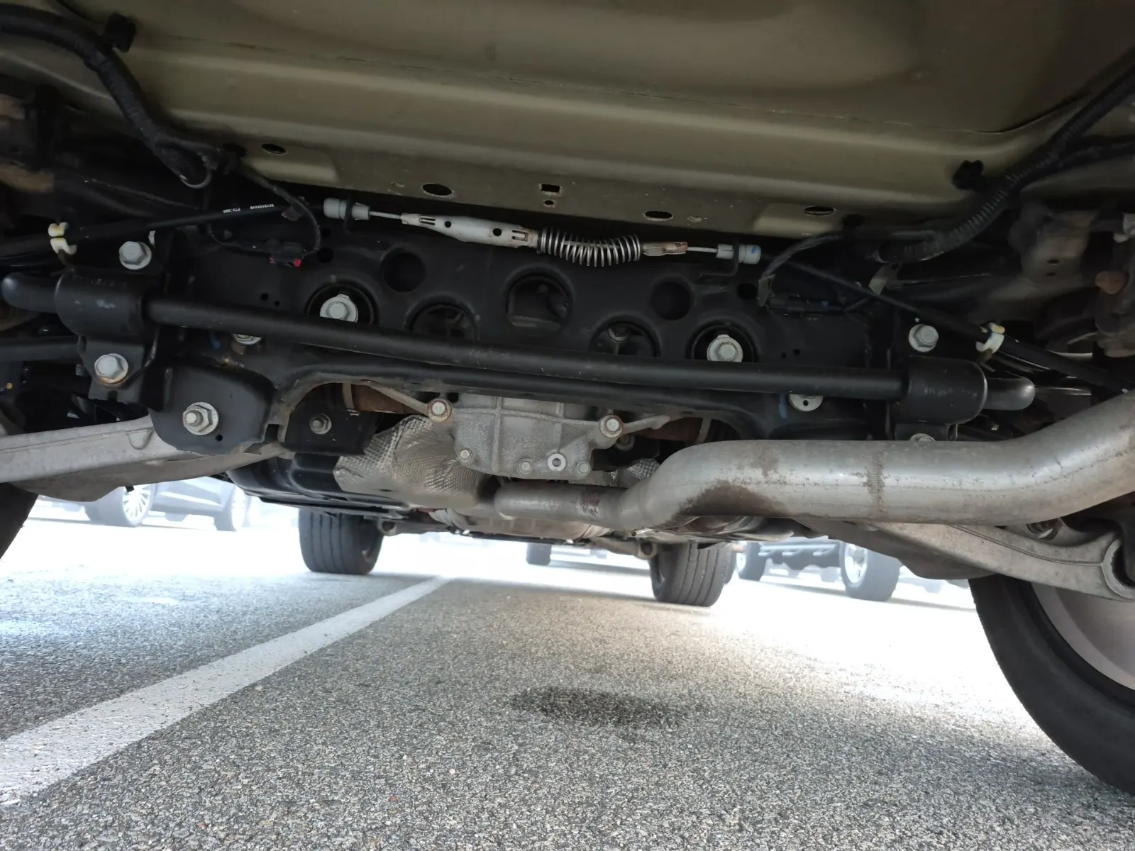 Undercarriage - Rear Photo