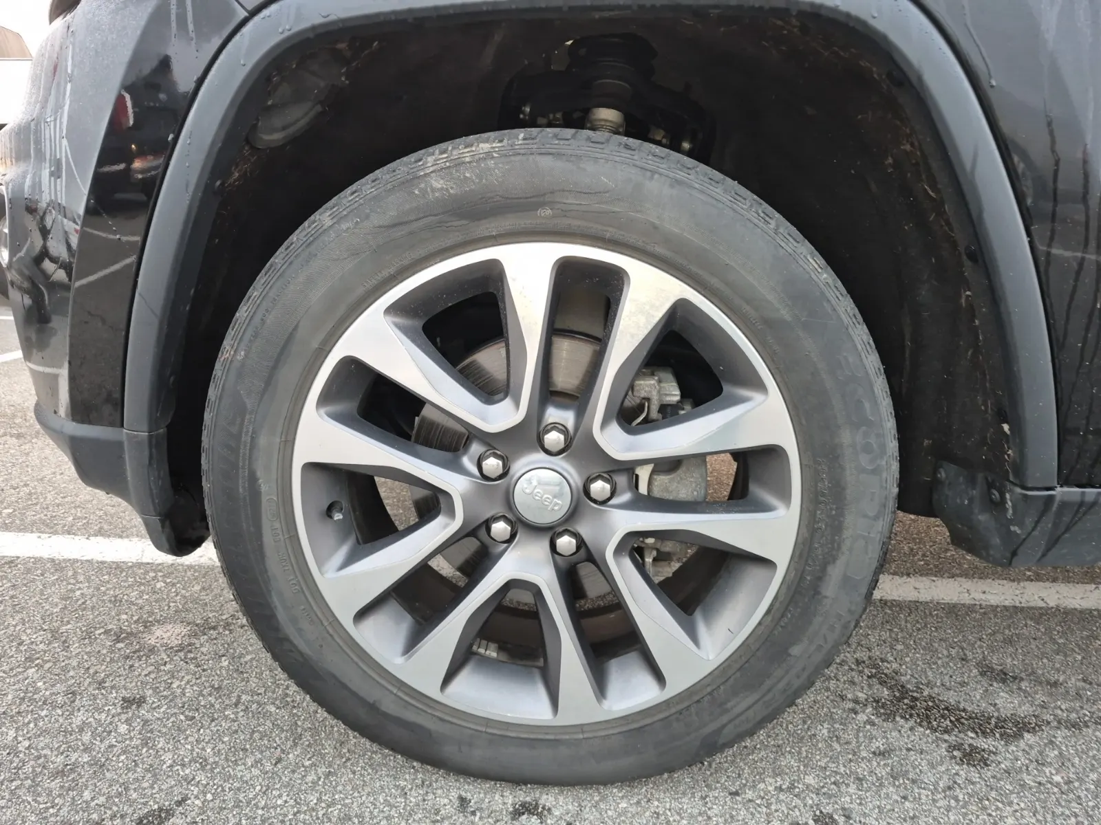 Front driver wheel/tire photo