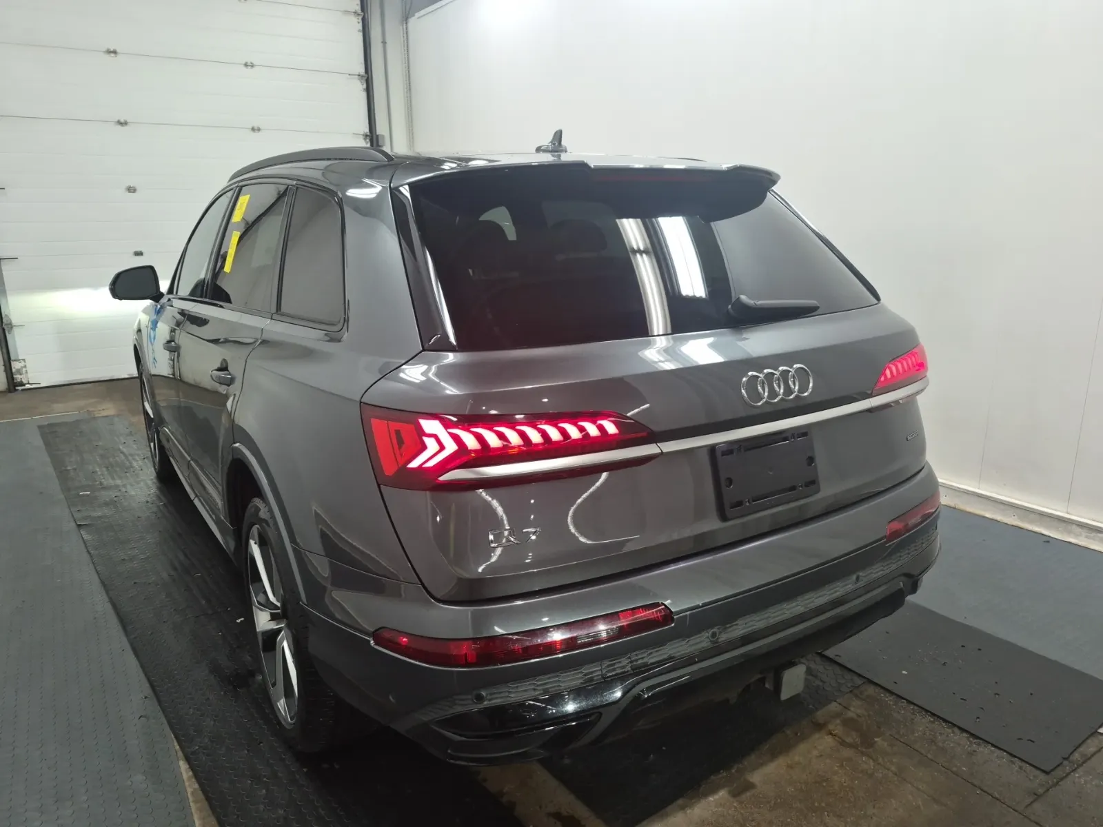 Driver Rear 3/4 Photo