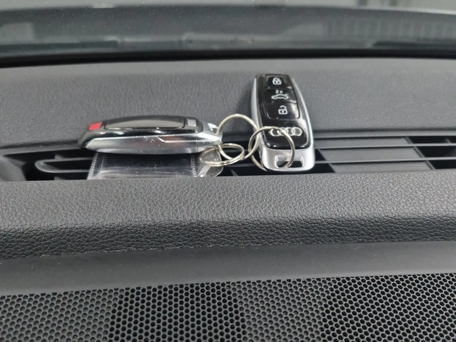 Keys/Fobs/Manual Photo