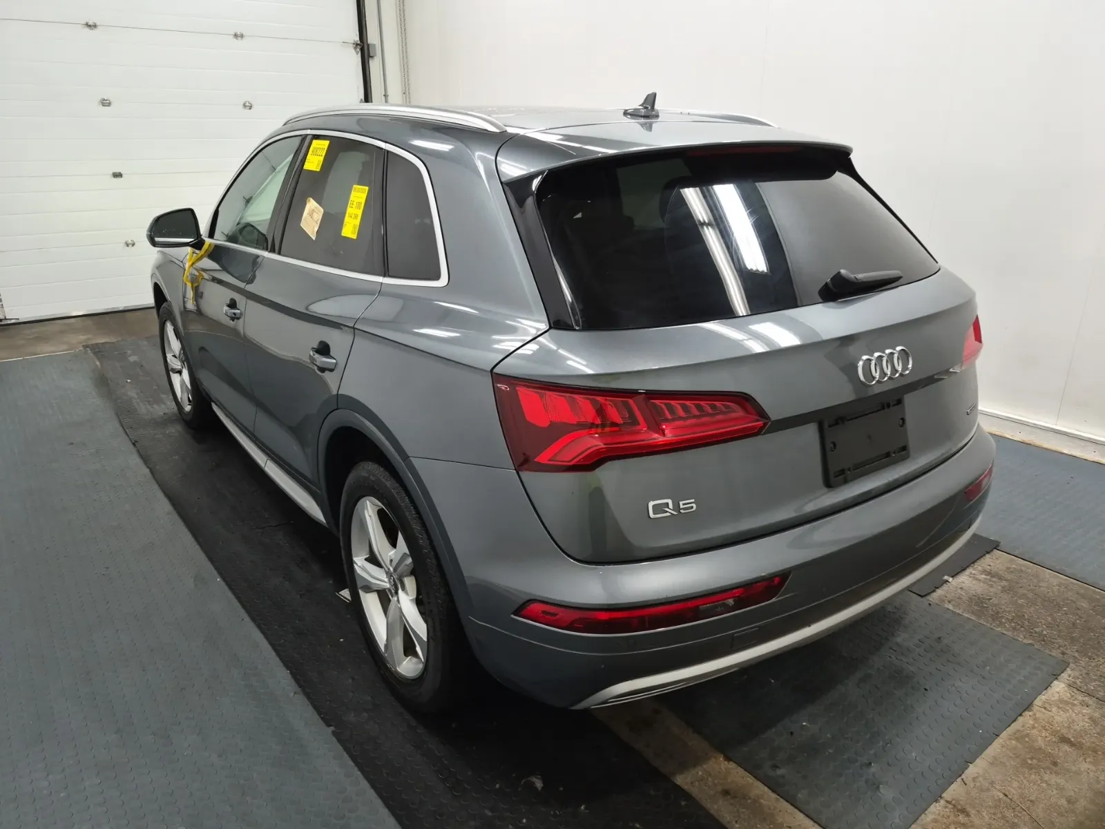 Driver Rear 3/4 Photo