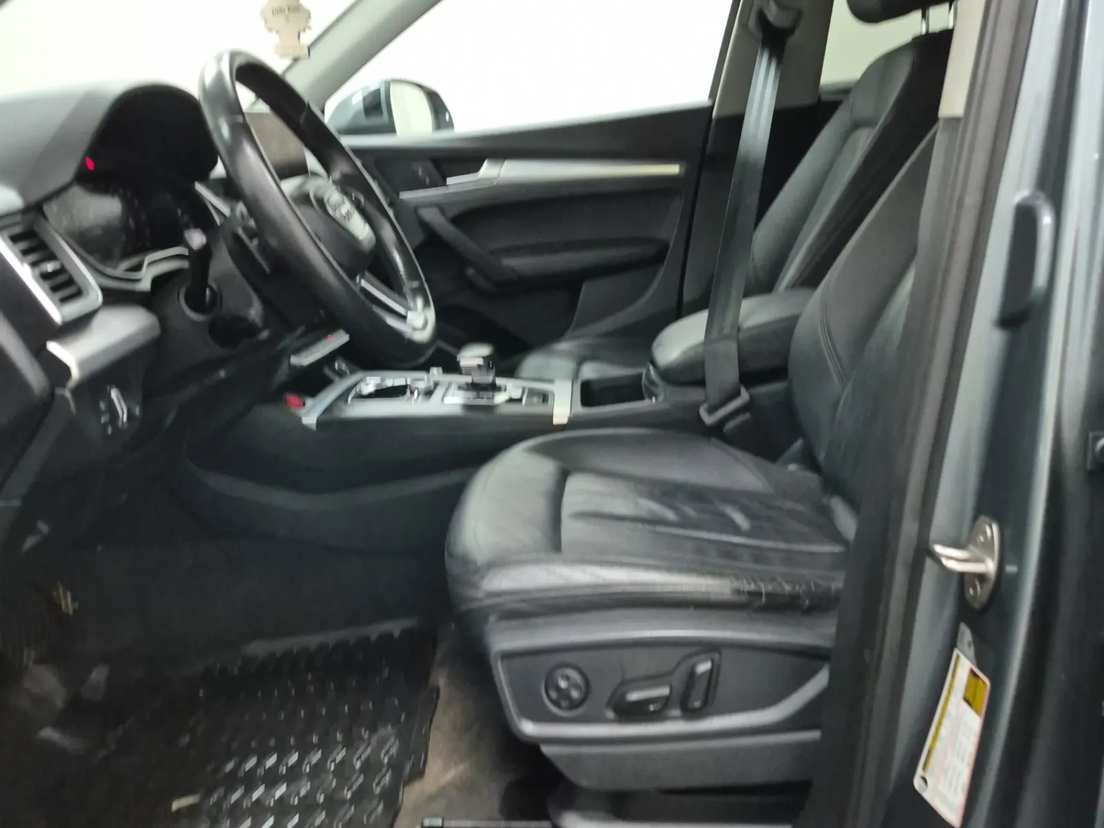 Front Interior Photo