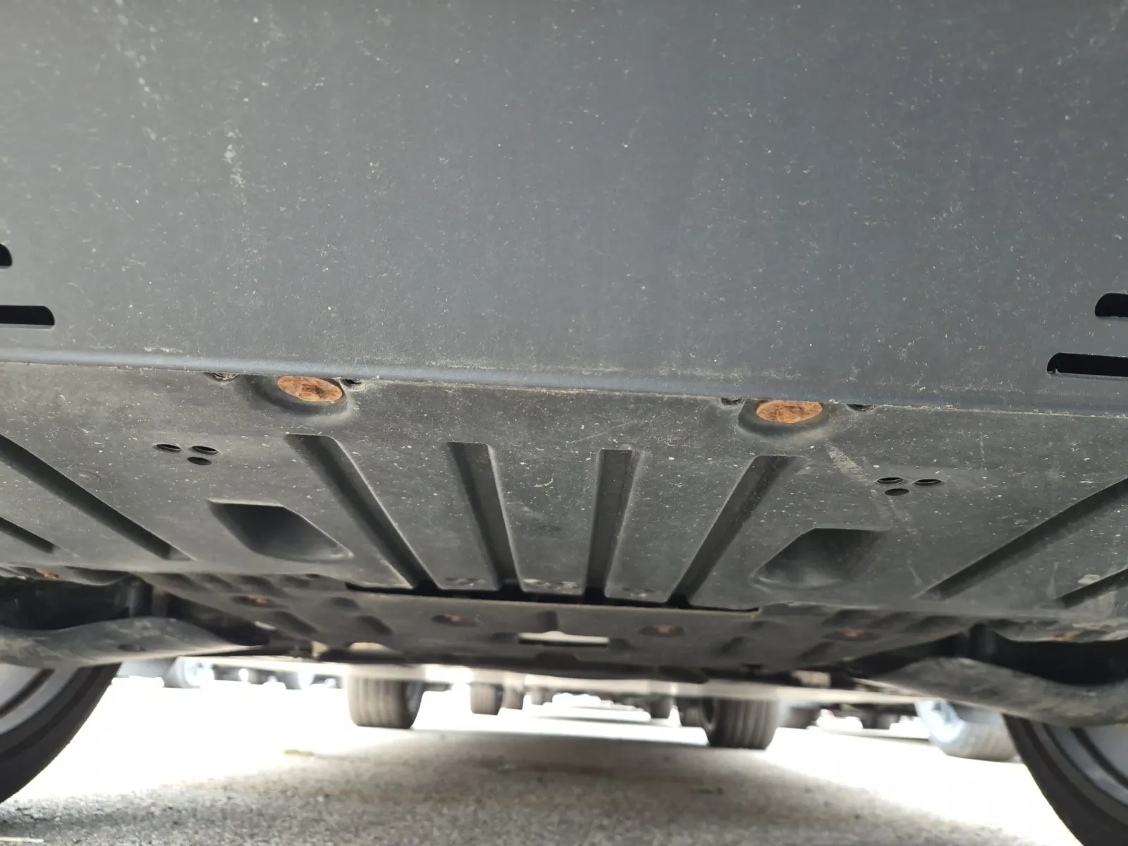 Undercarriage - Rear Photo