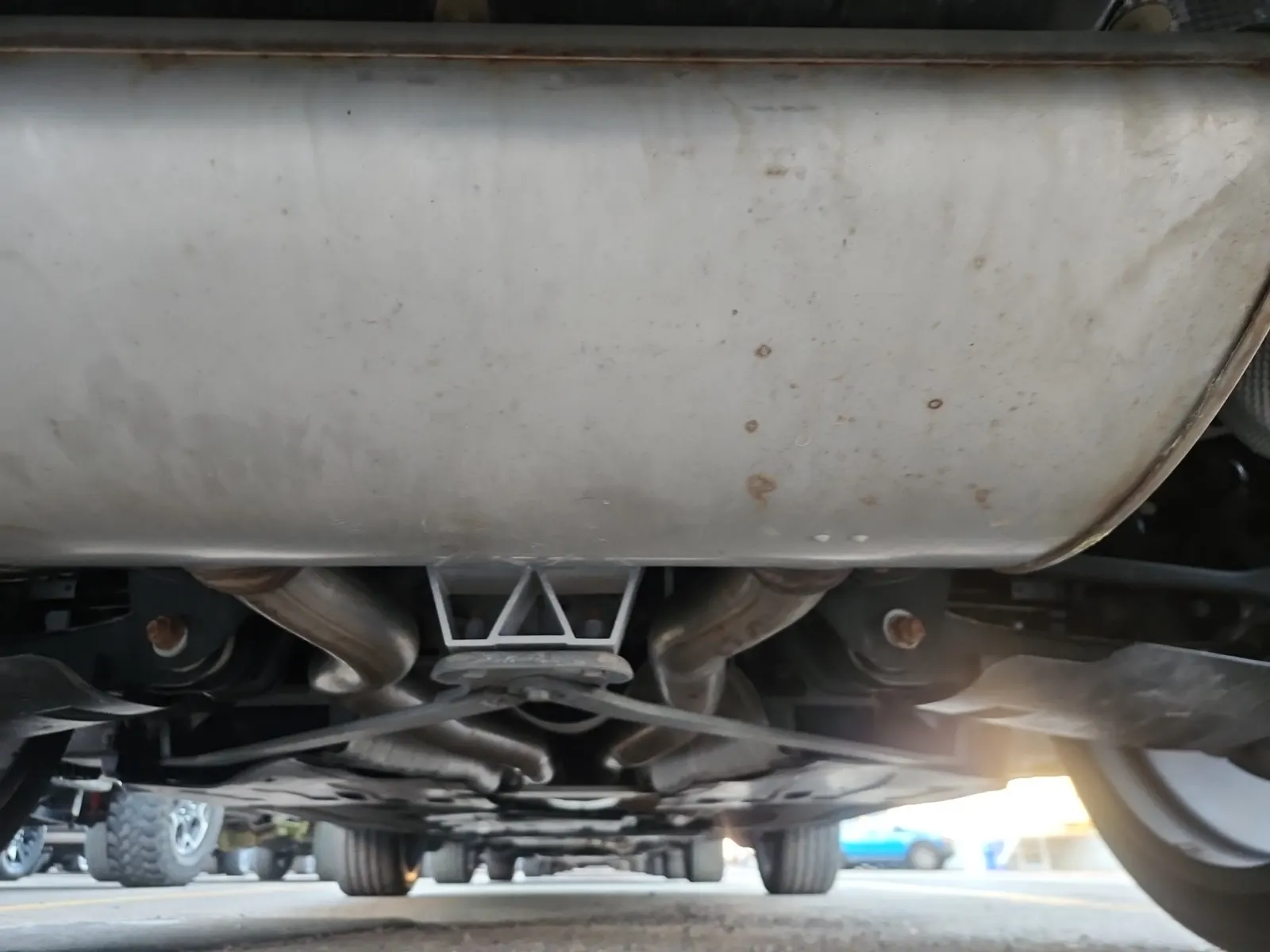 Undercarriage - Rear Photo