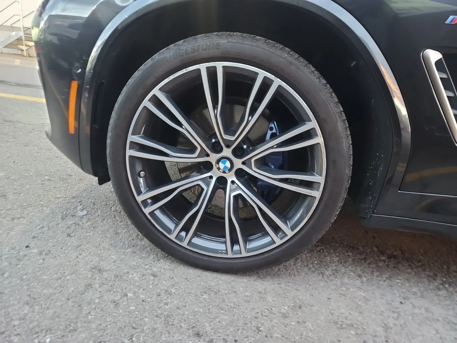 Front driver wheel/tire photo
