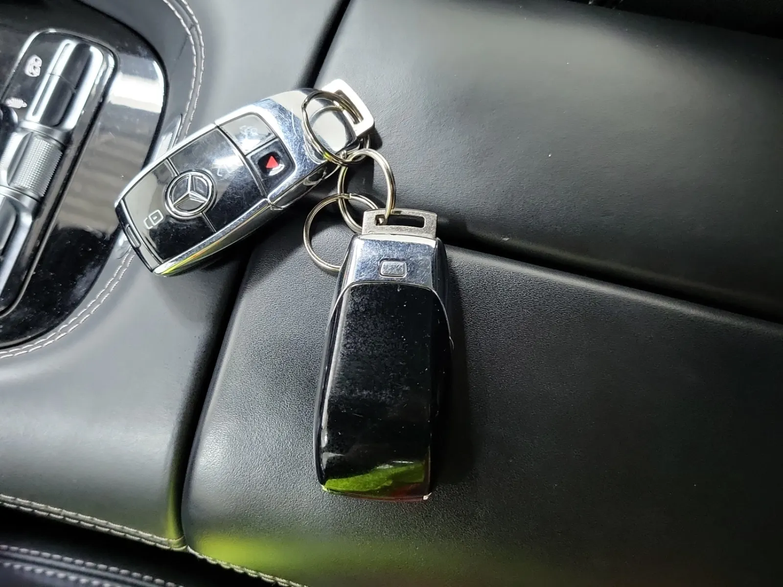 Keys/Fobs/Manual Photo