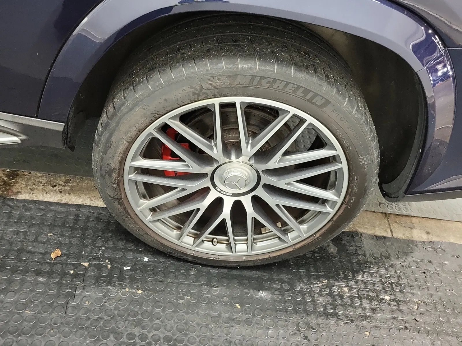 Left Rear Wheel/Tire Photo