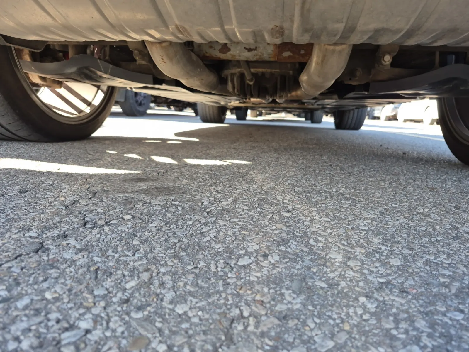 Undercarriage - Rear Photo