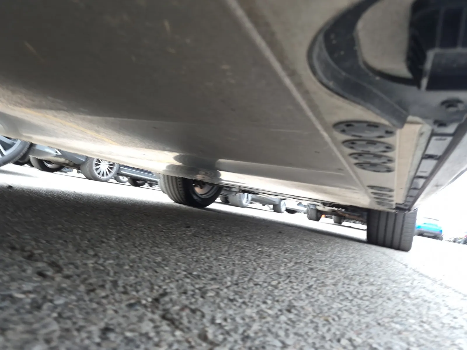 Undercarriage - Passenger Photo