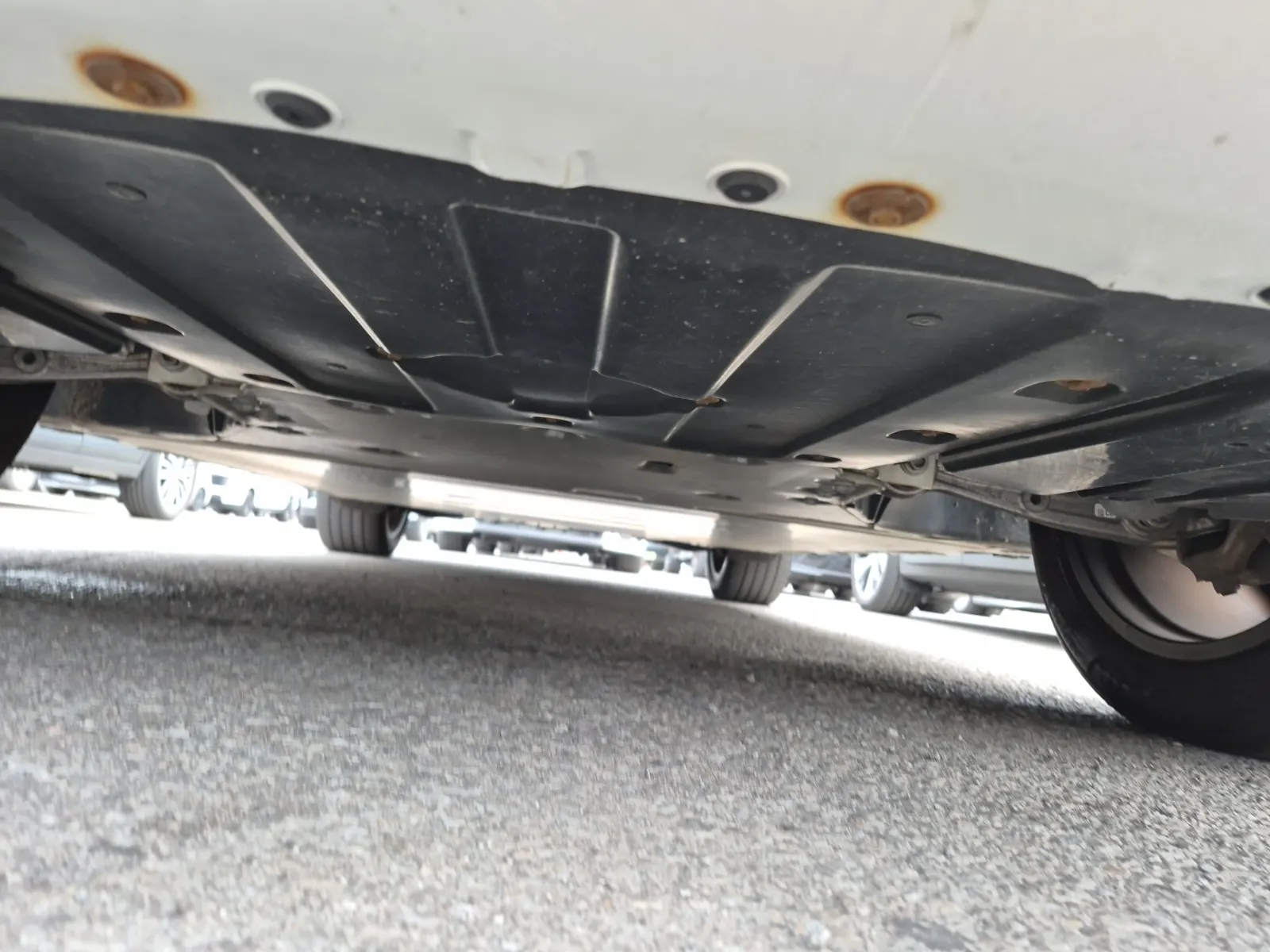 Undercarriage - Front Photo