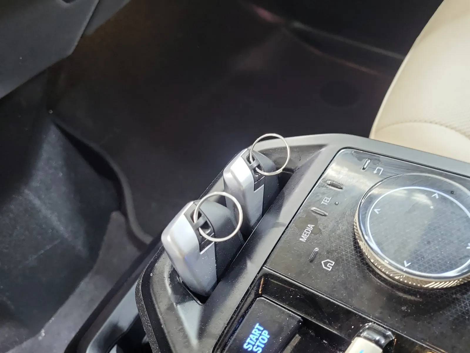 Keys/Fobs/Manual Photo