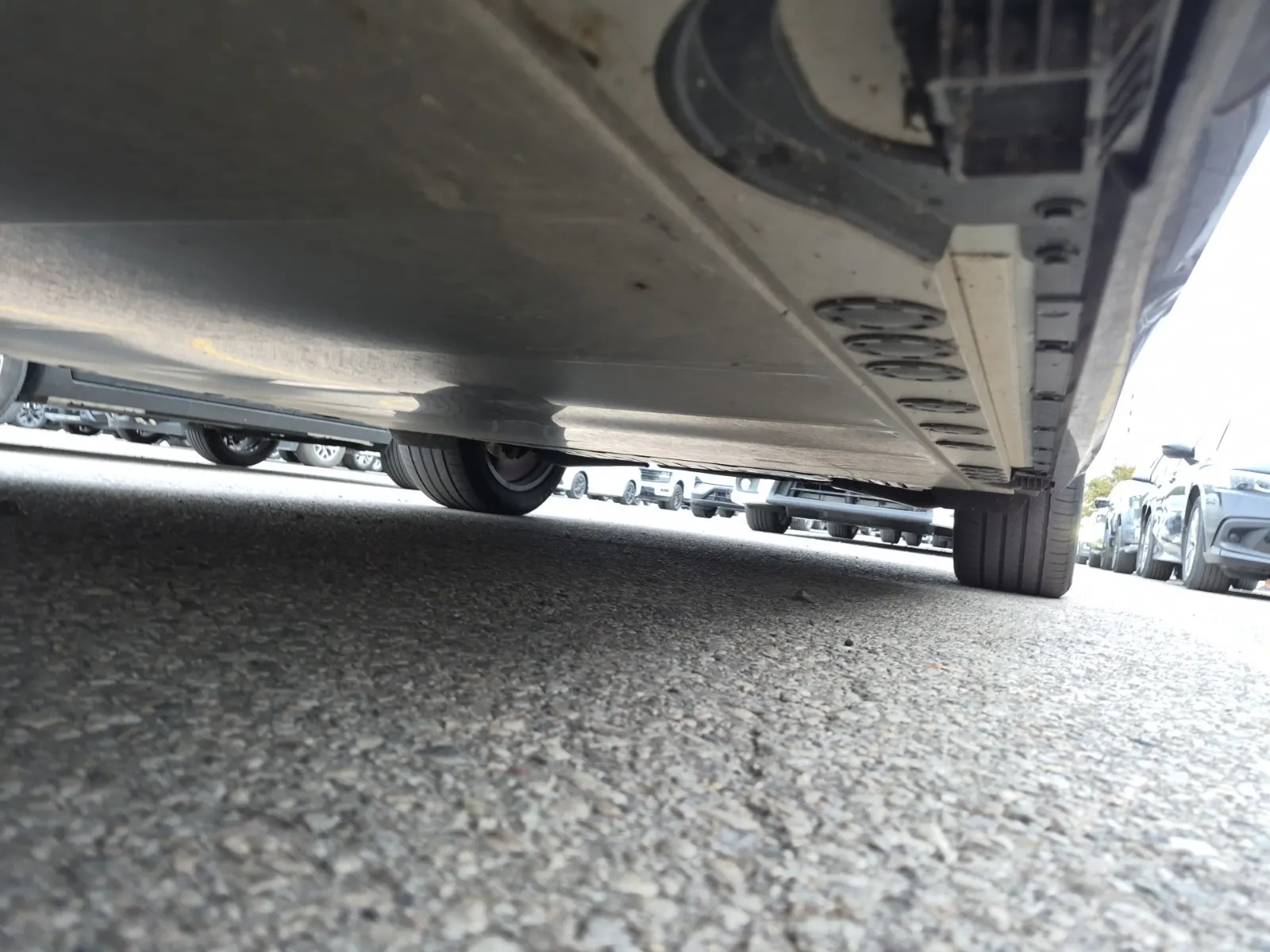 Undercarriage - Driver Photo