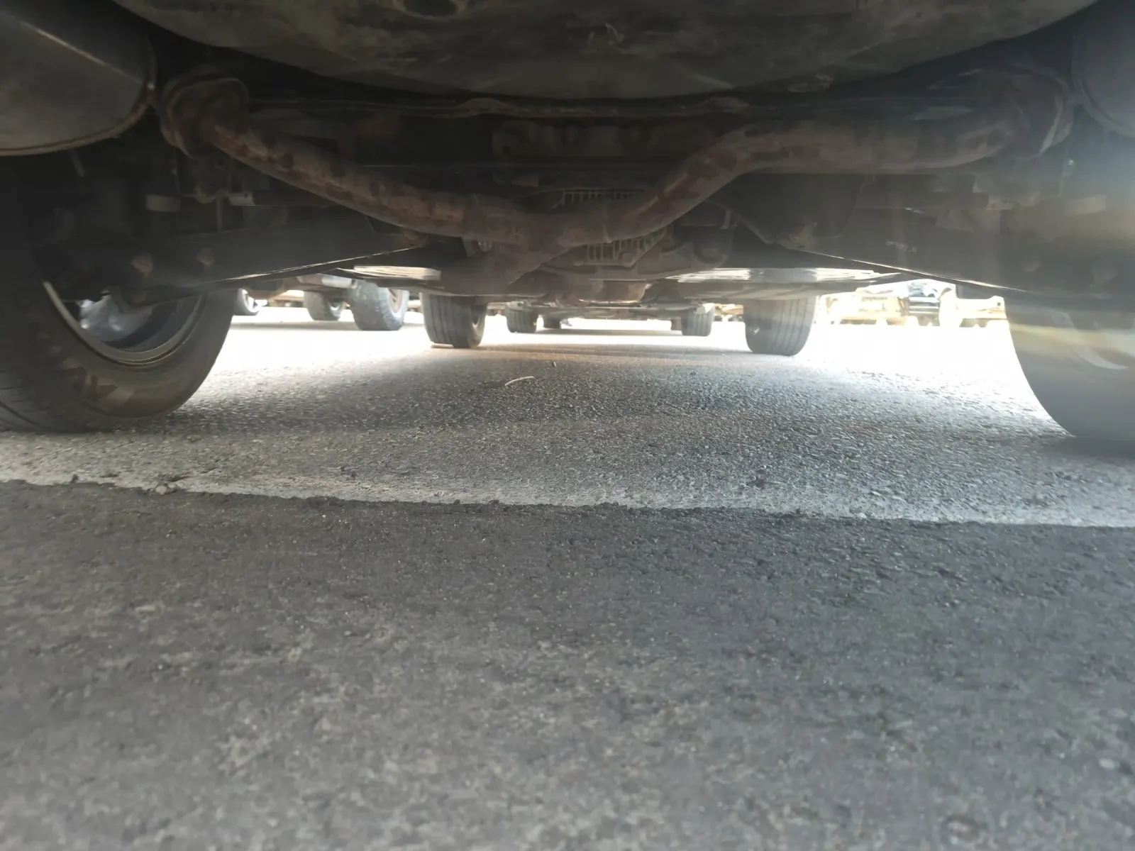 Undercarriage - Rear Photo
