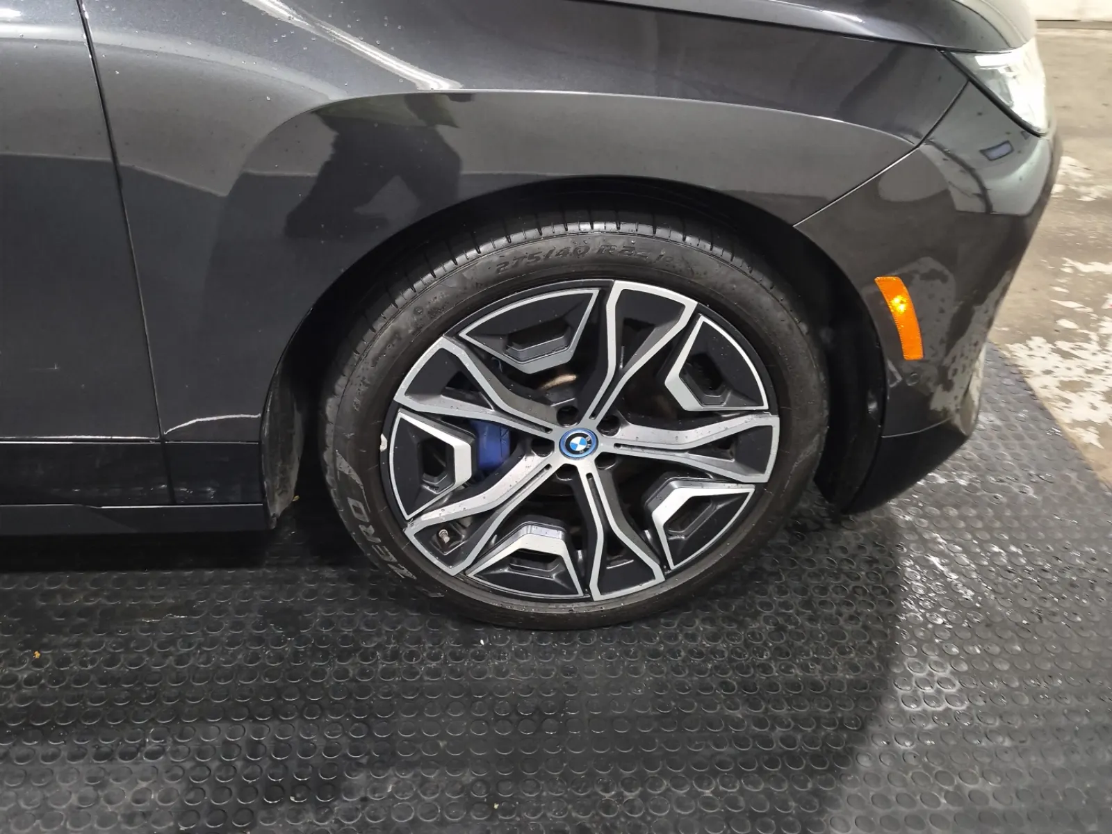 Right Front Wheel/Tire Photo