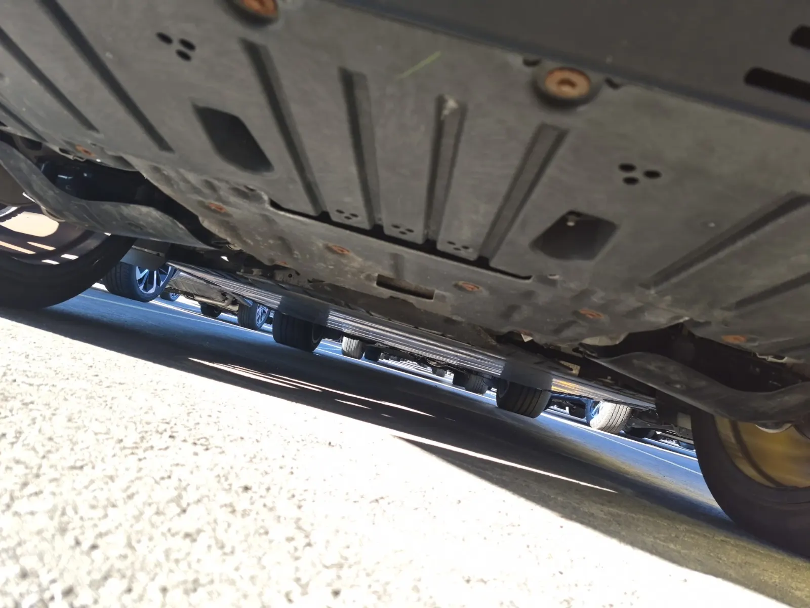 Undercarriage - Rear Photo