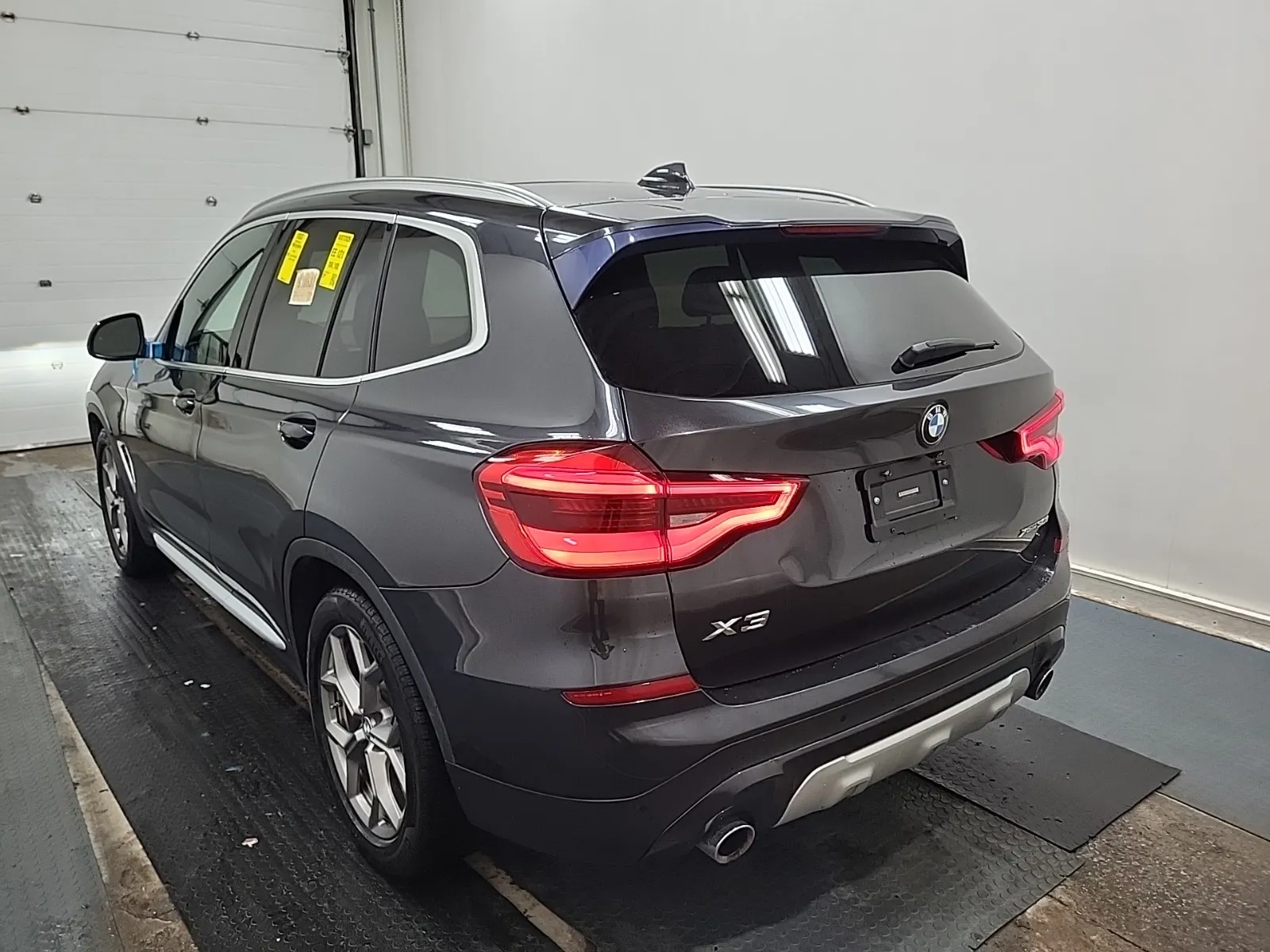 Driver Rear 3/4 Photo
