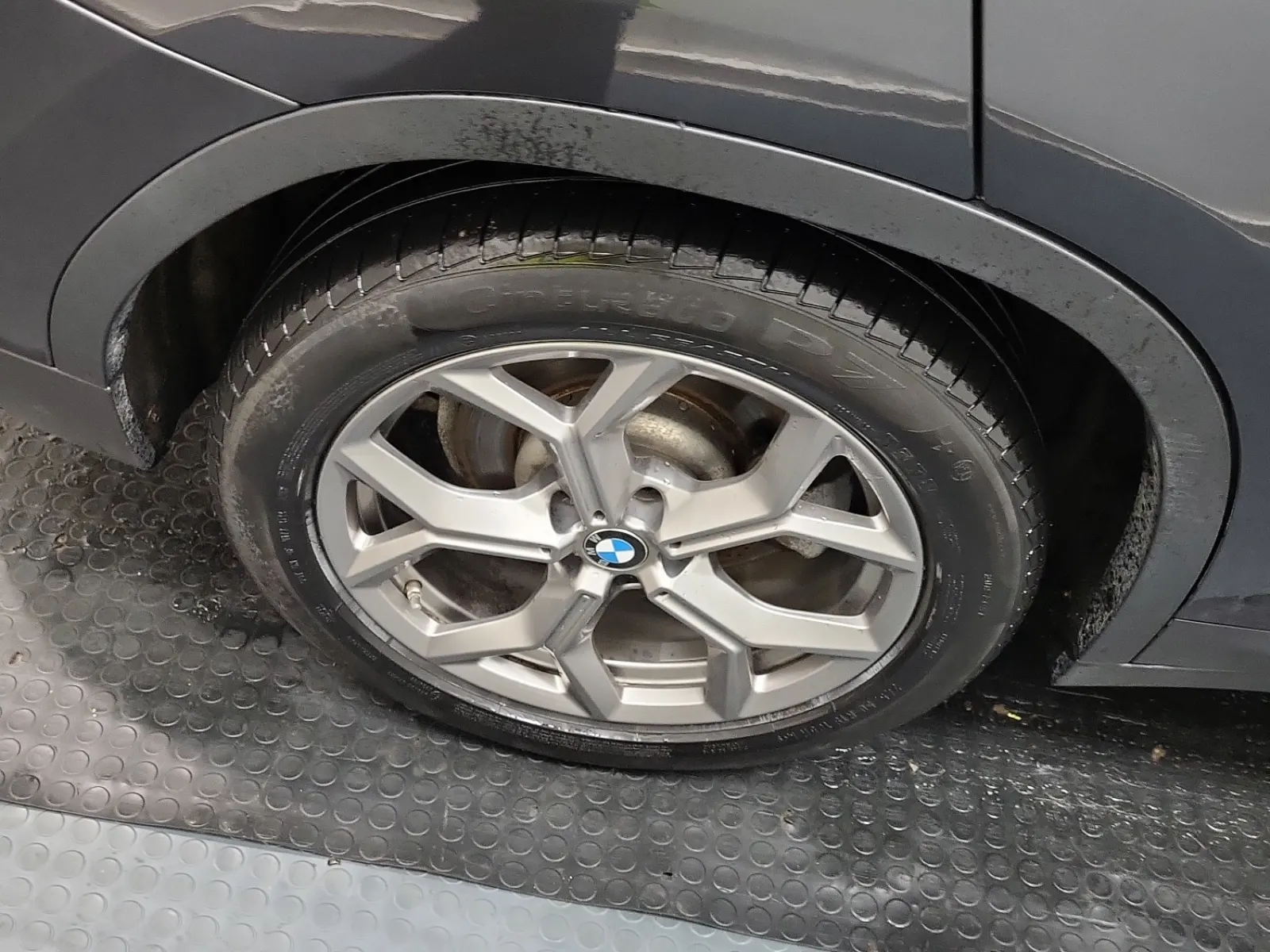 Right Rear Wheel/Tire Photo