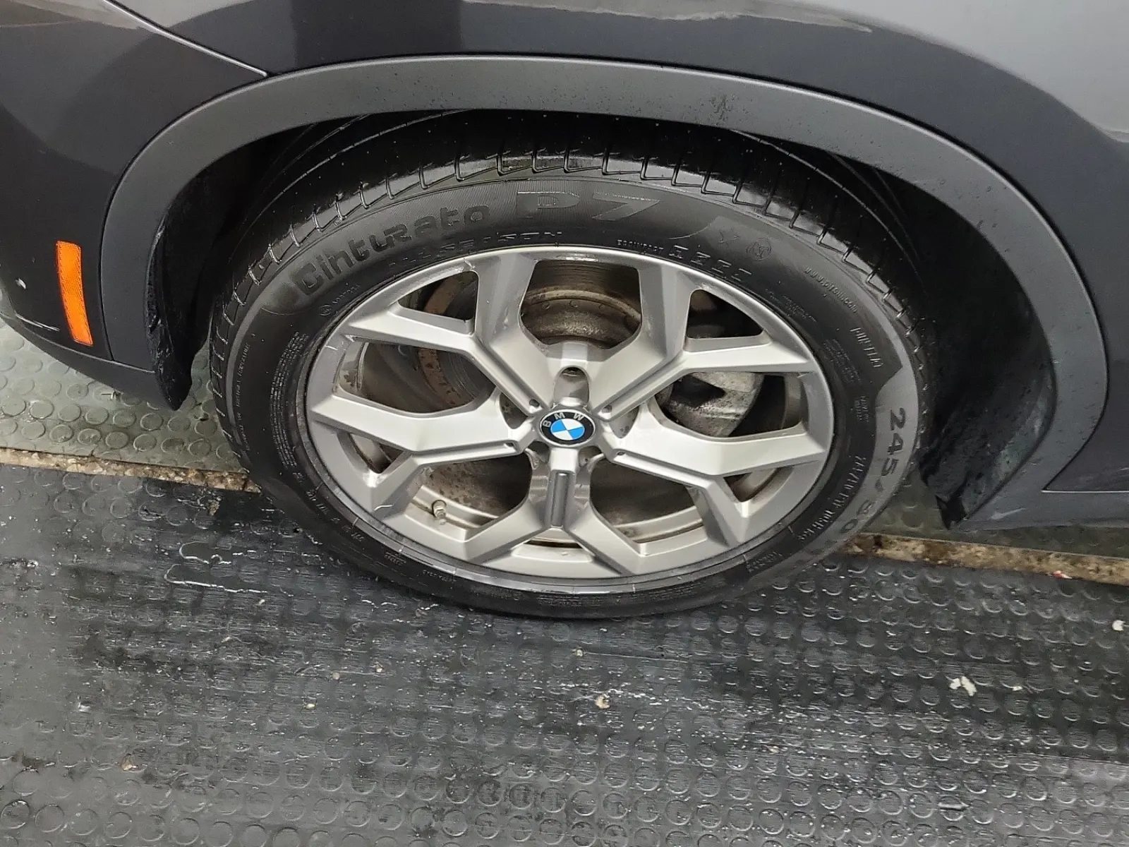 Front driver wheel/tire photo