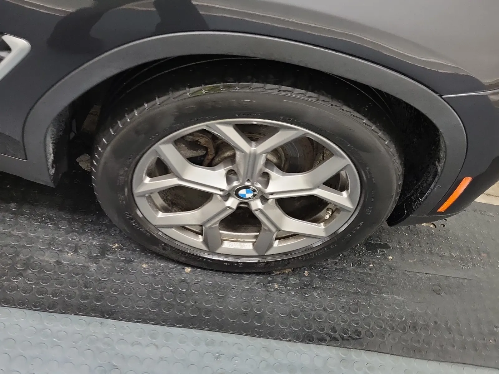 Right Front Wheel/Tire Photo