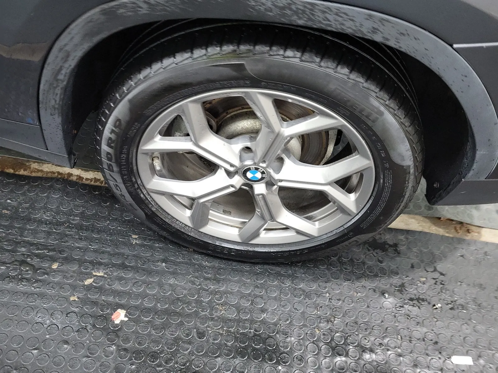 Left Rear Wheel/Tire Photo
