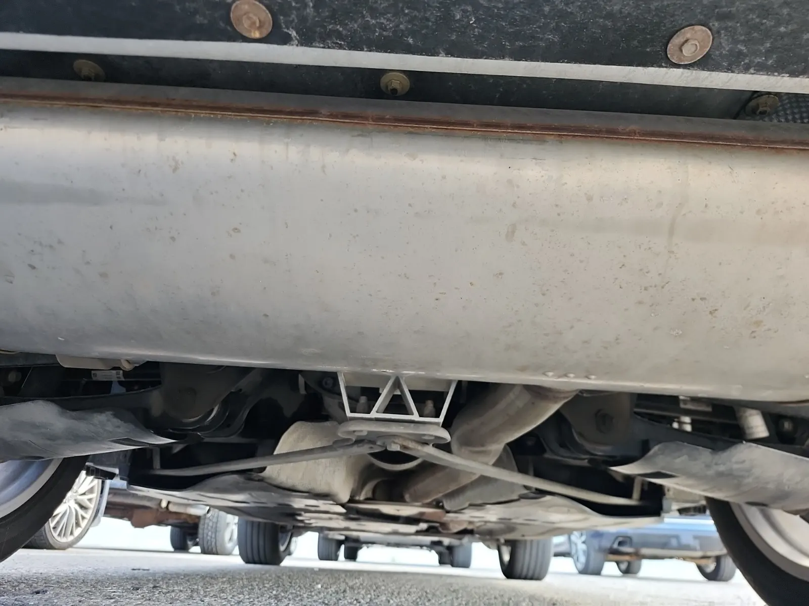 Undercarriage - Rear Photo