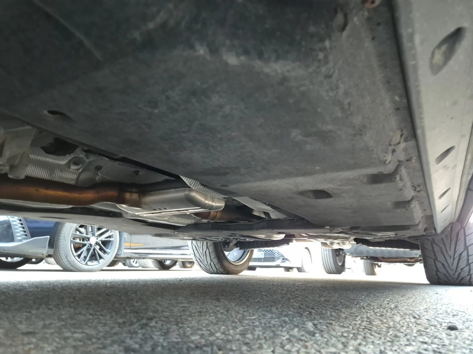 Undercarriage - Driver Photo