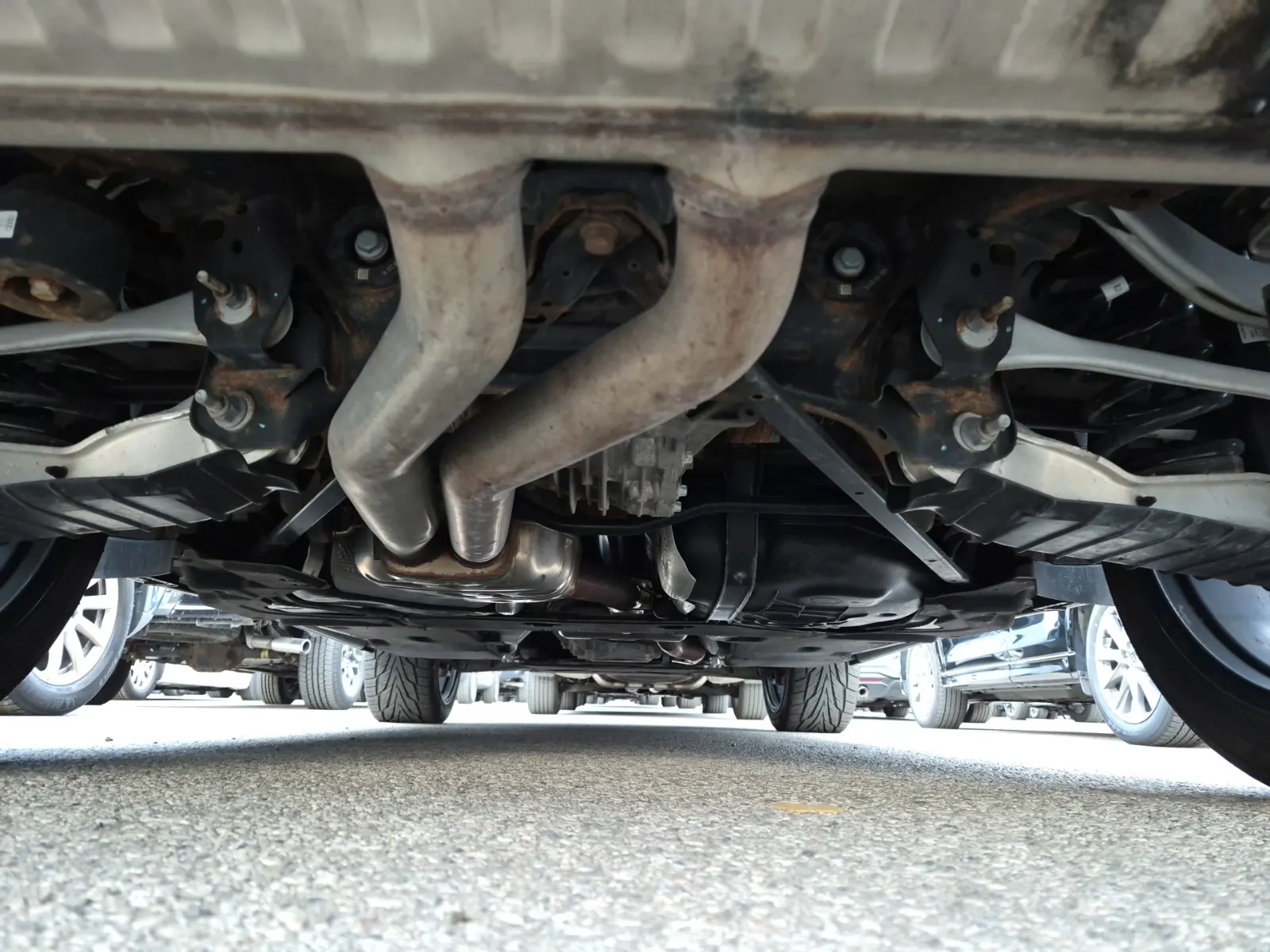Undercarriage - Rear Photo
