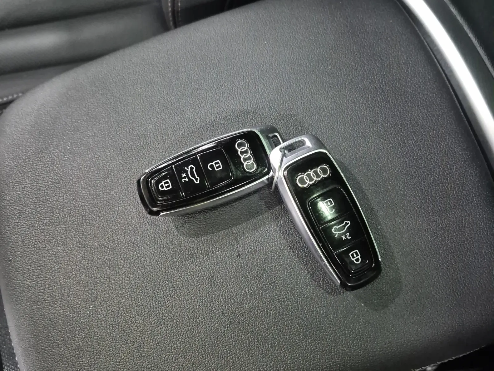 Keys/Fobs/Manual Photo