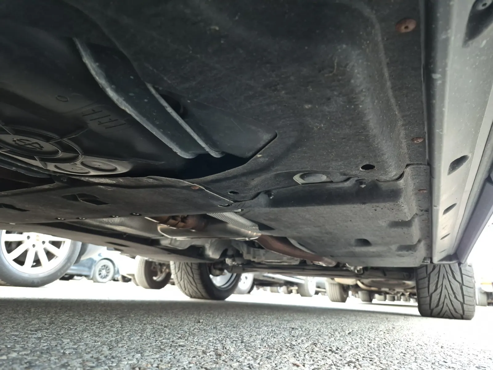 Undercarriage - Passenger Photo