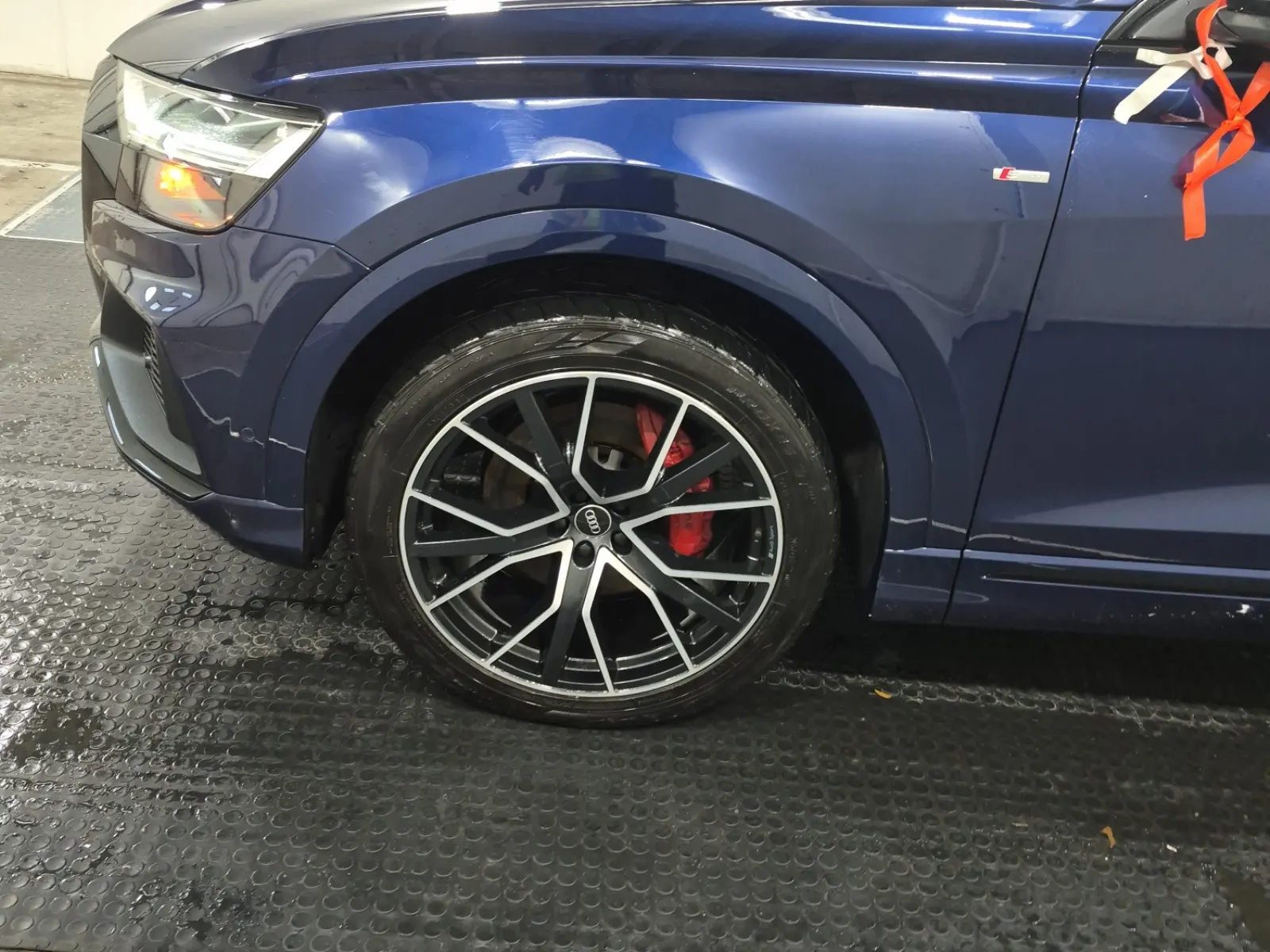 Front driver wheel/tire photo