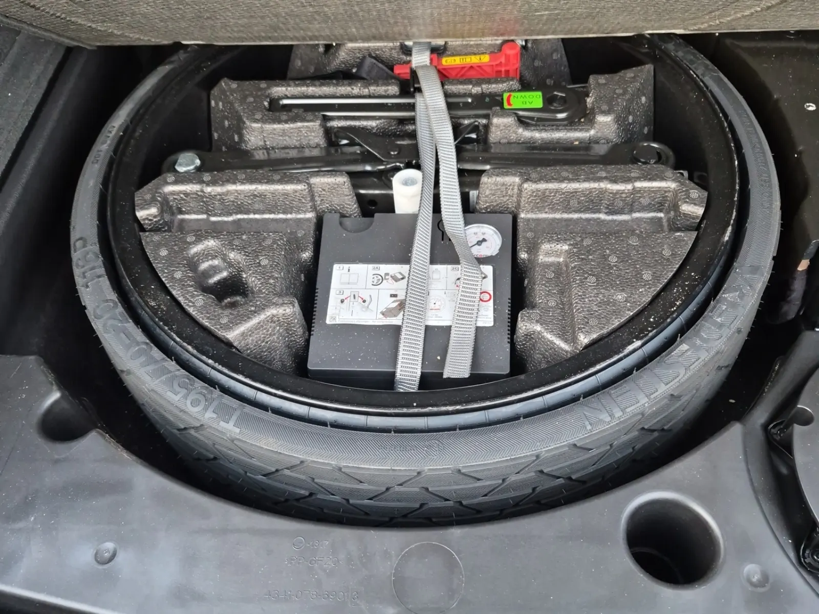 Spare Tire & Wheel Photo