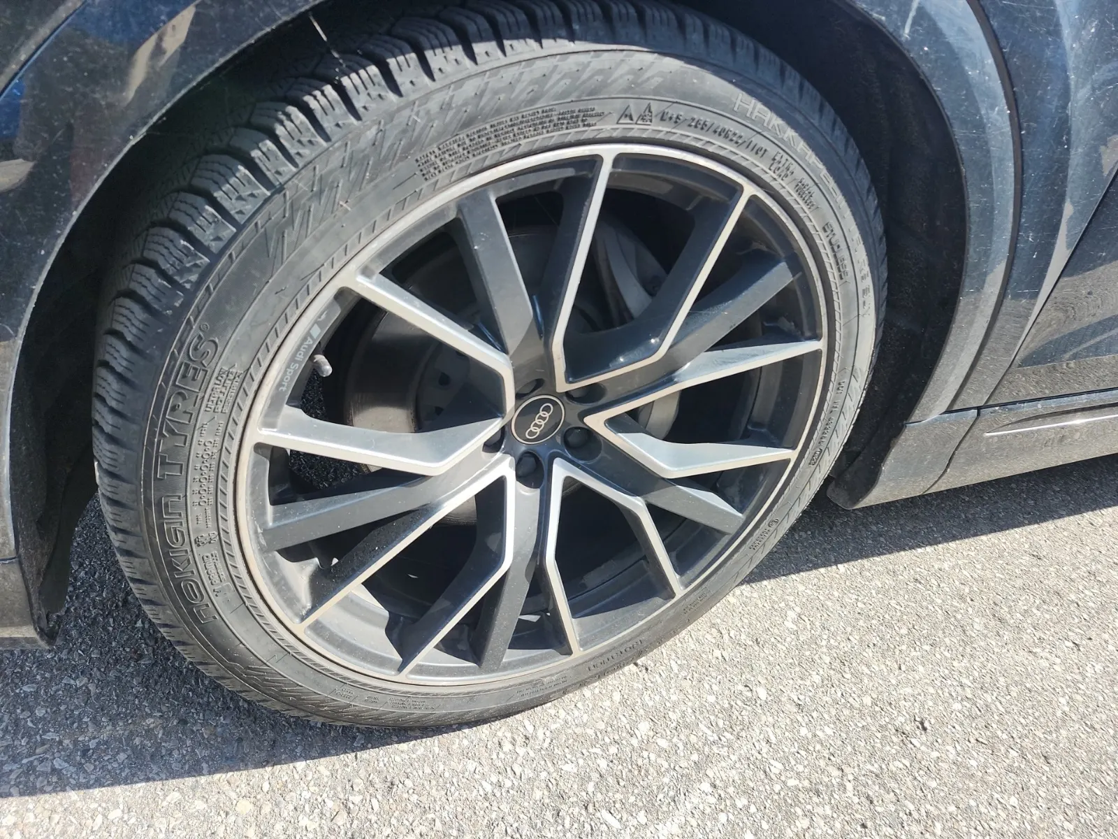 Front driver wheel/tire photo