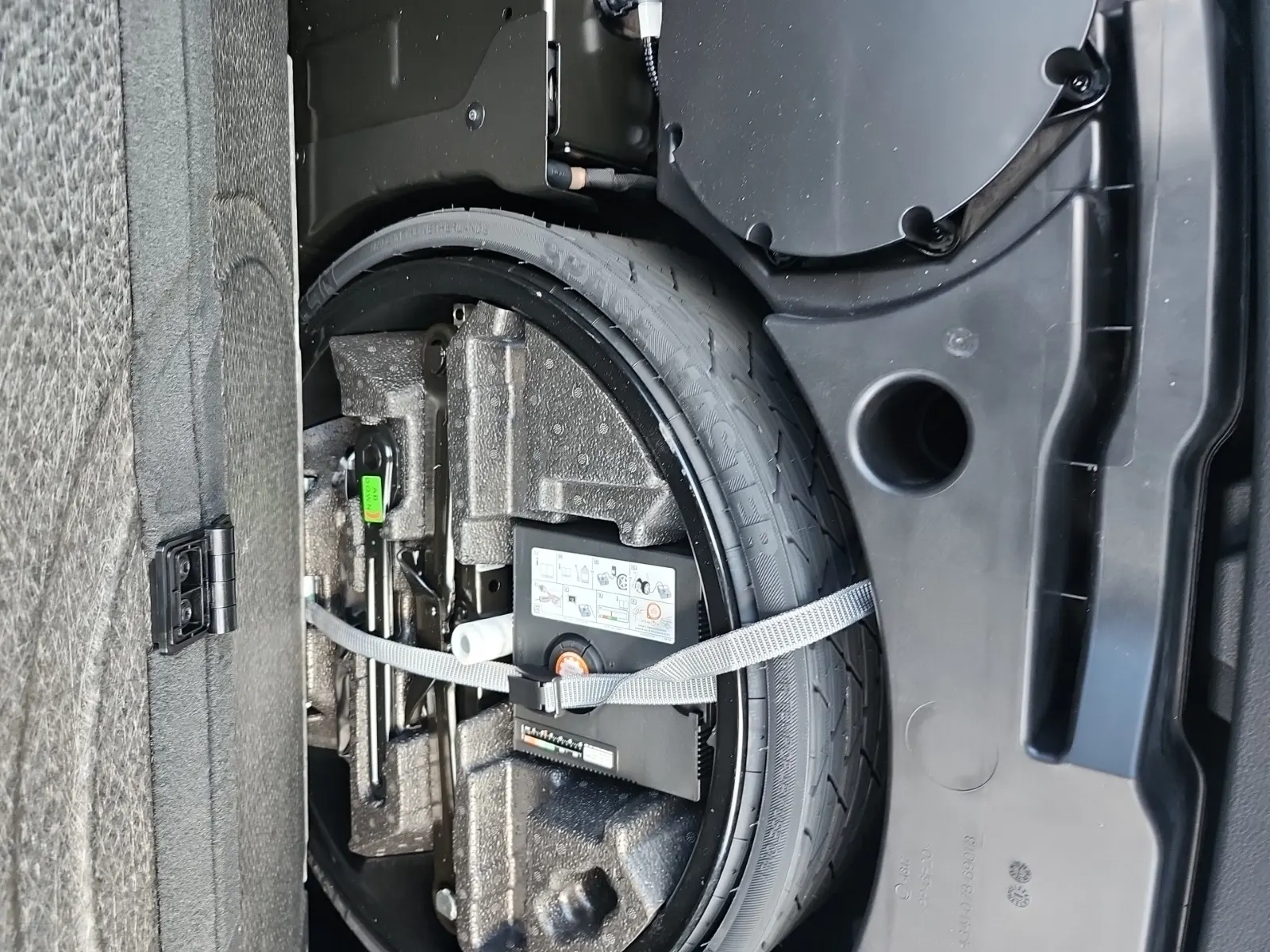 Spare Tire & Wheel Photo
