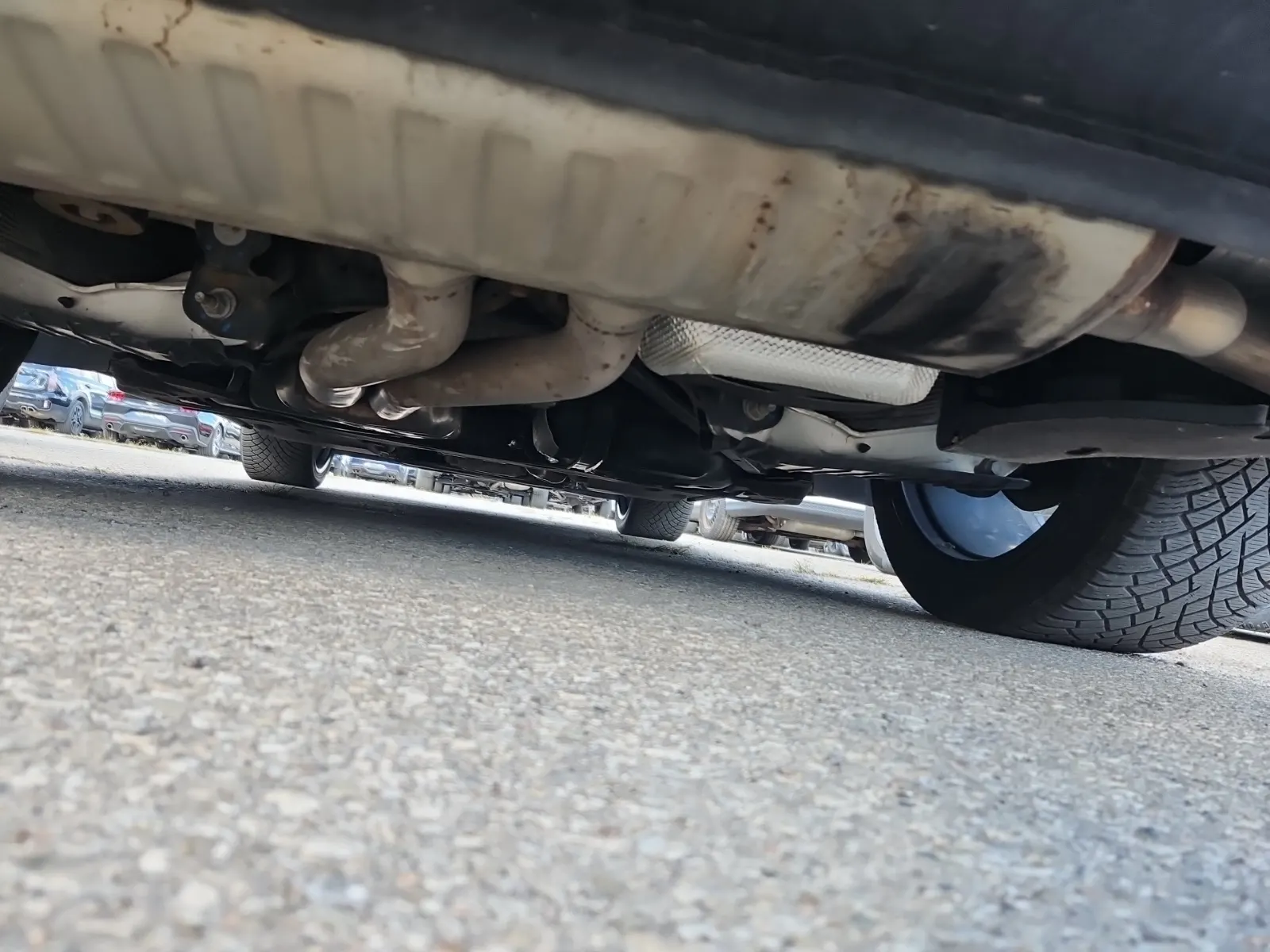 Undercarriage - Rear Photo