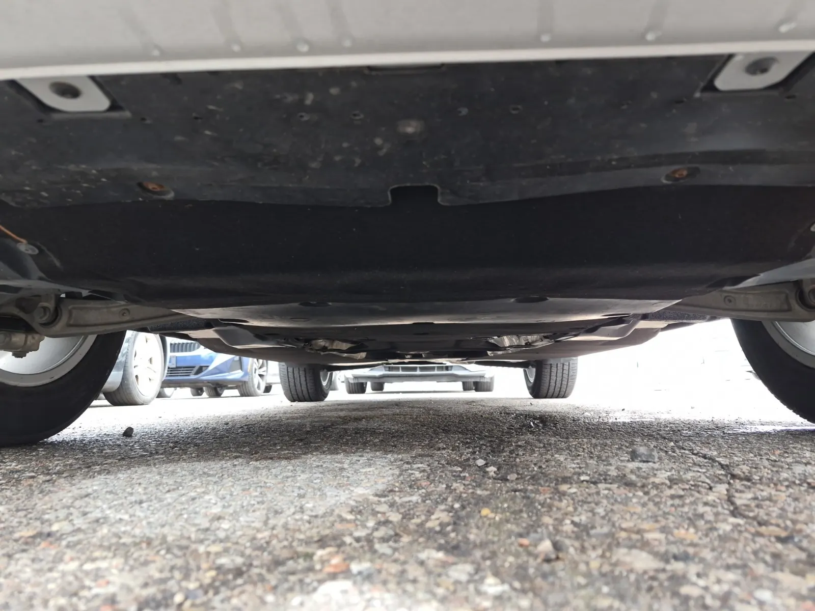 Undercarriage - Front Photo