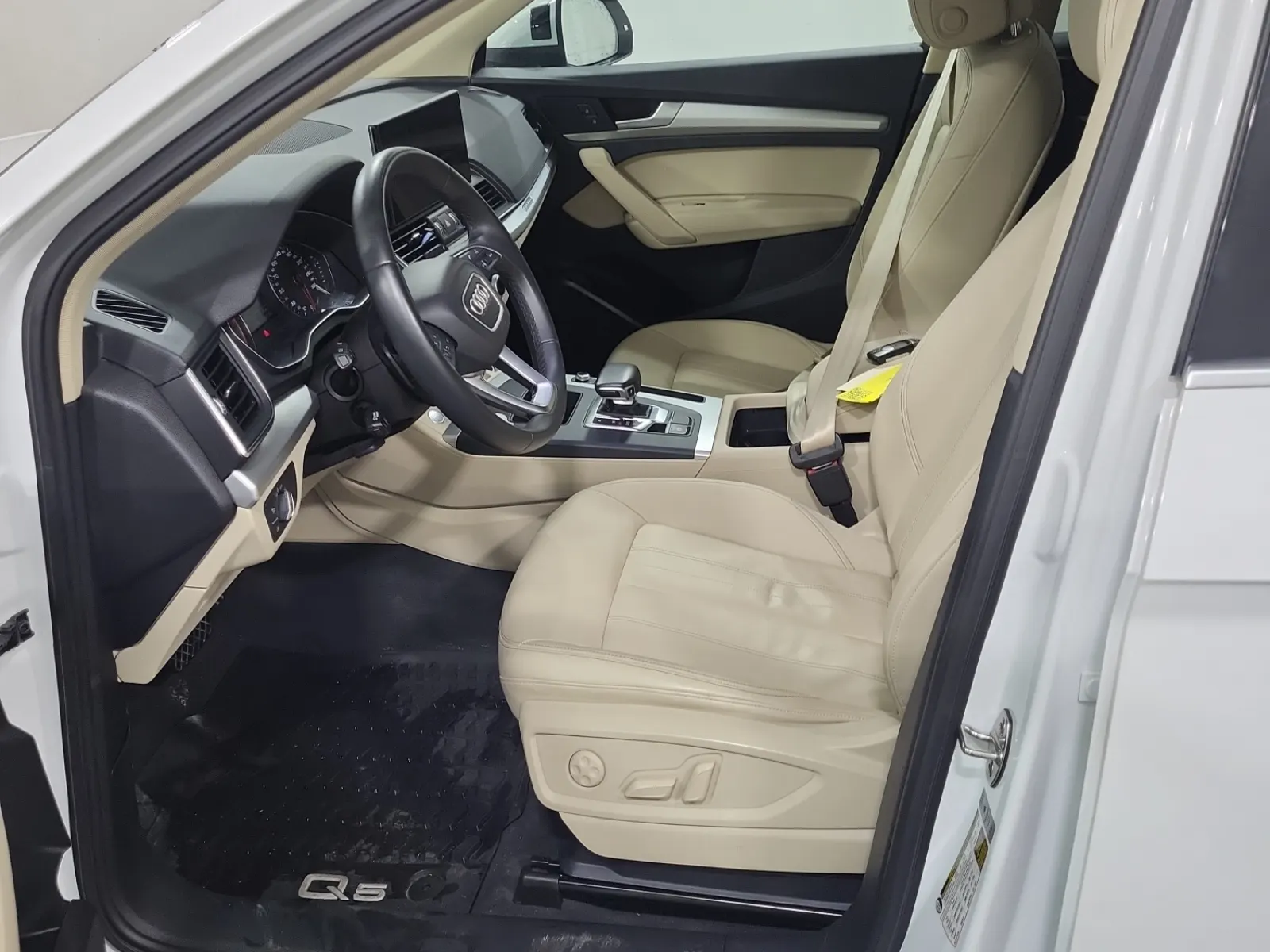 Front Interior Photo