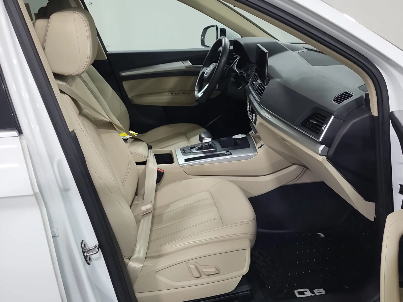Right Side Interior Photo
