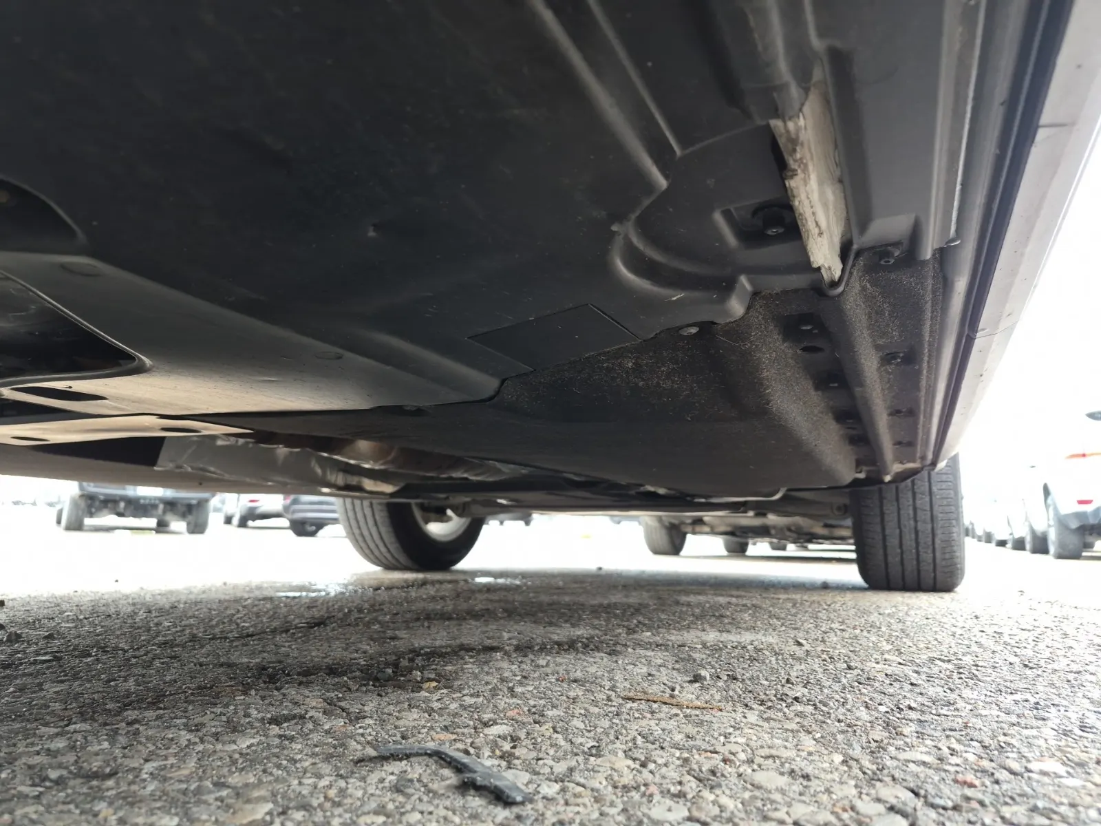 Undercarriage - Passenger Photo