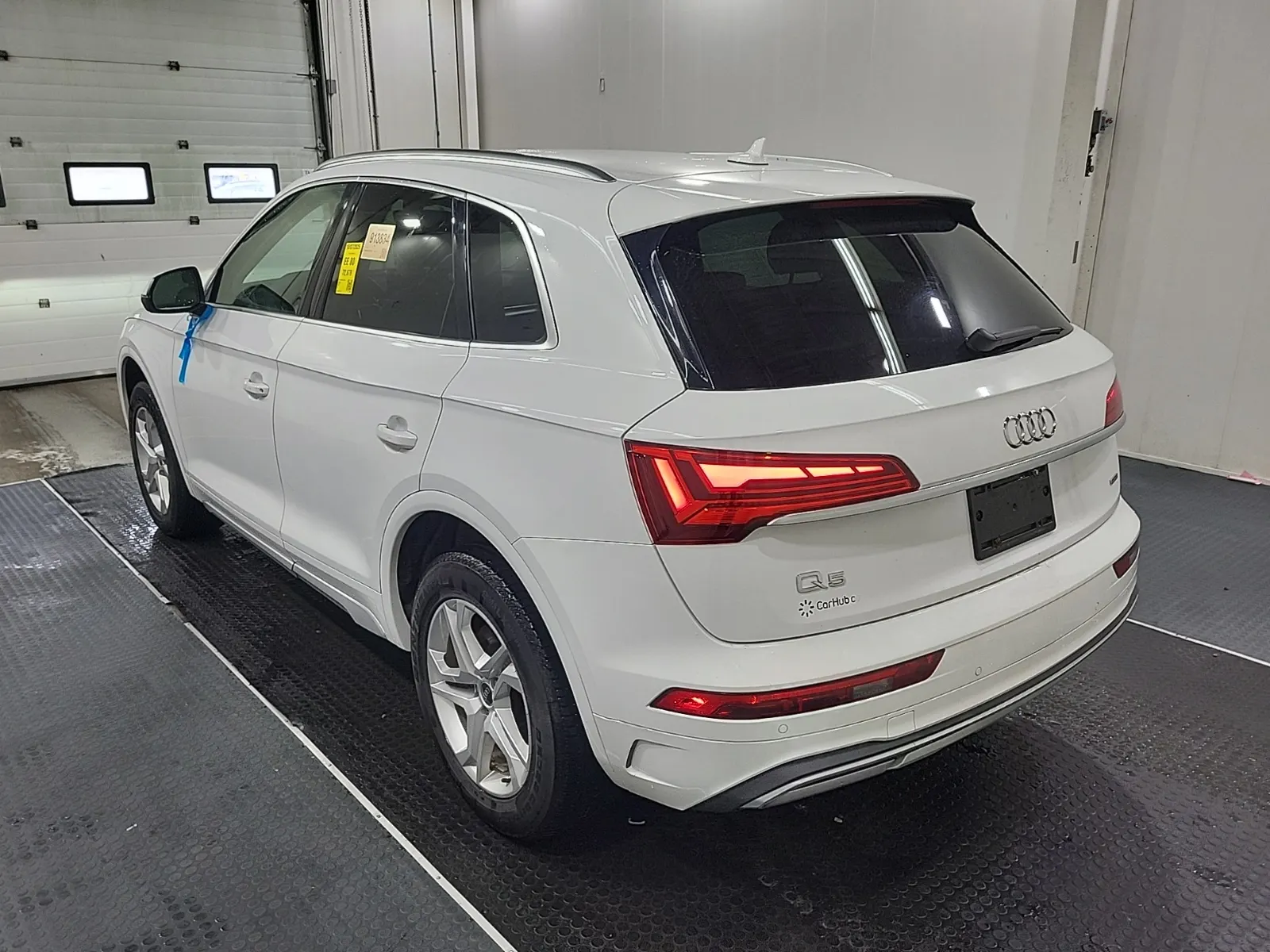 Driver Rear 3/4 Photo