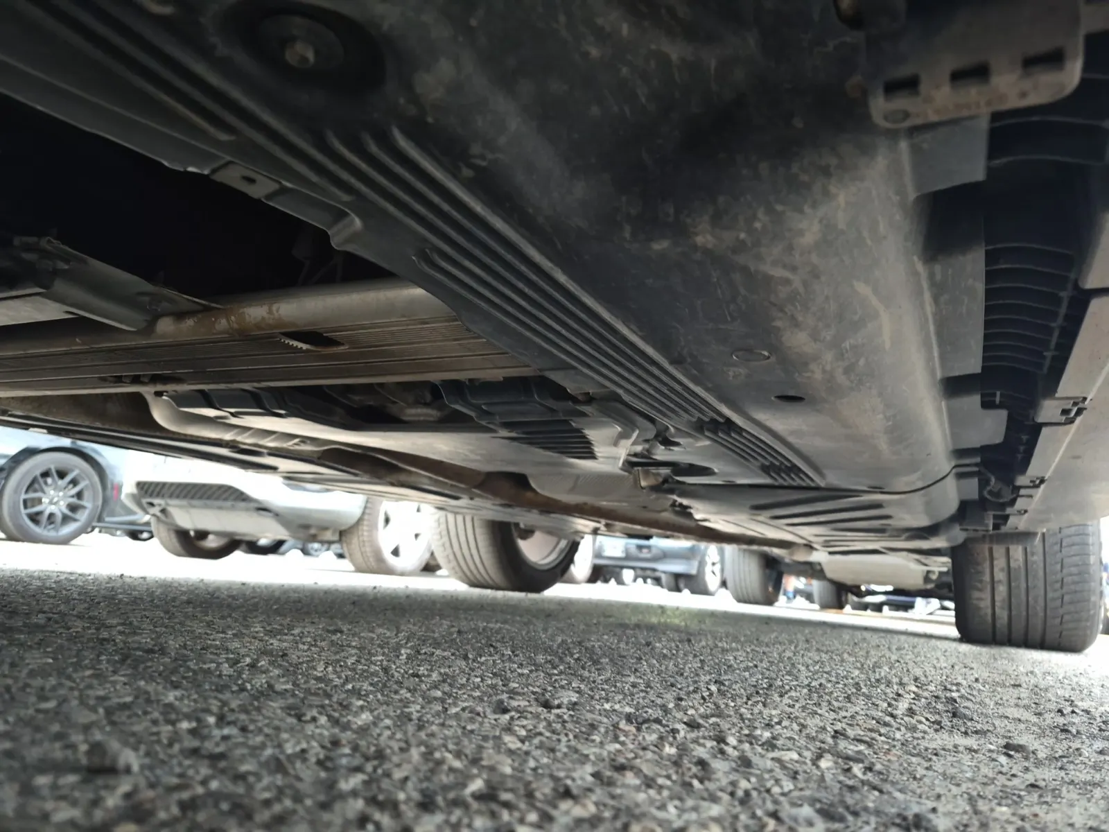 Undercarriage - Driver Photo