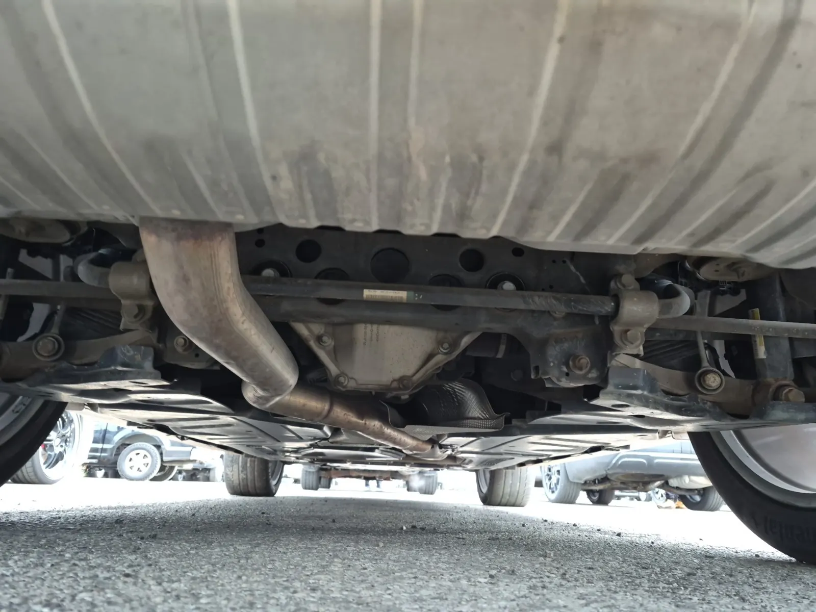Undercarriage - Rear Photo