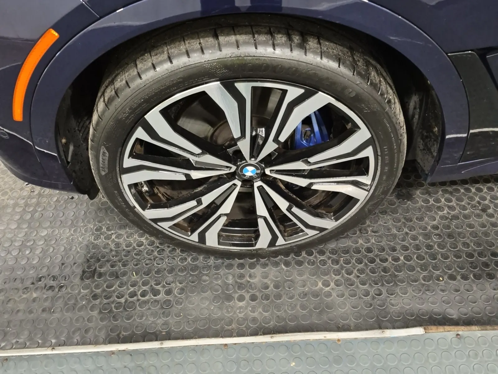 Front driver wheel/tire photo