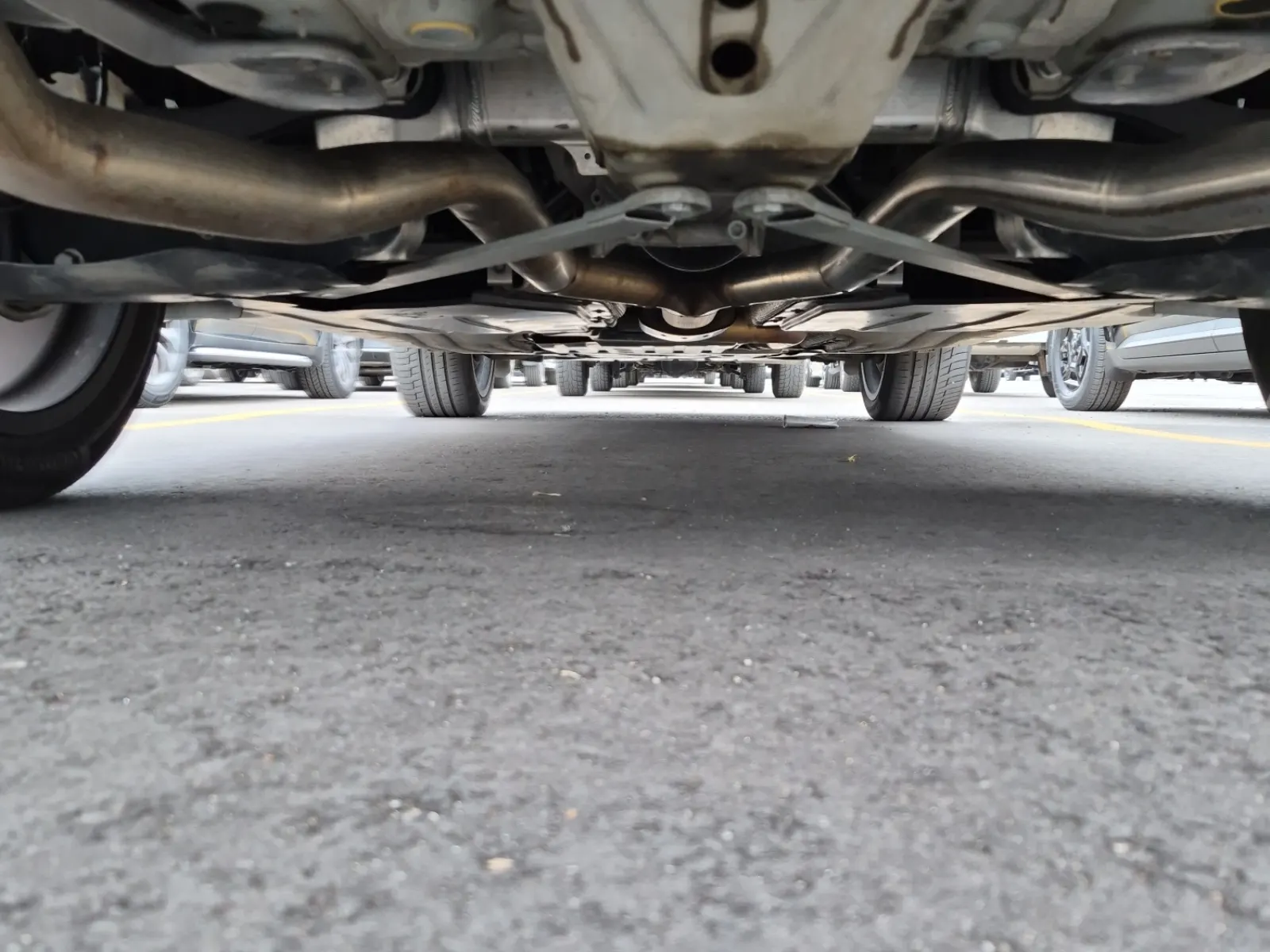 Undercarriage - Rear Photo