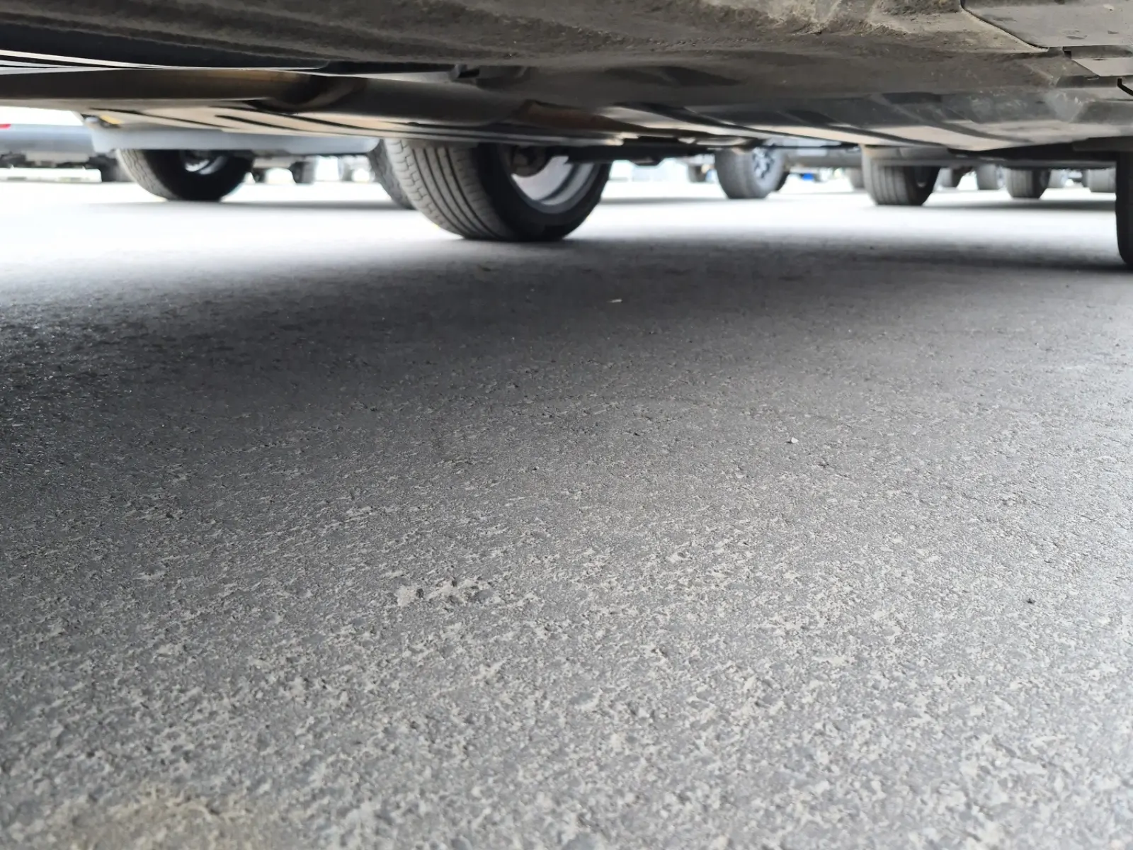 Undercarriage - Driver Photo